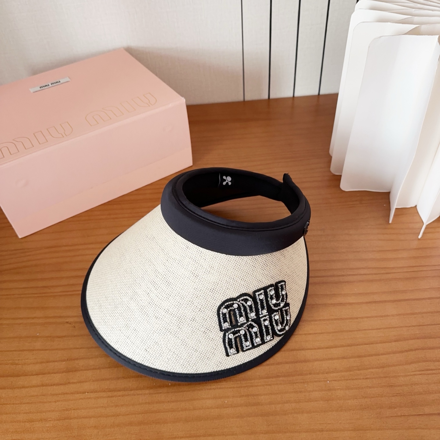 miumiu 缪缪 夏季空顶帽，跑步遮阳防晒两不误，夏季必备单品，戴着不闷热，非常有活力的一款，超级无敌