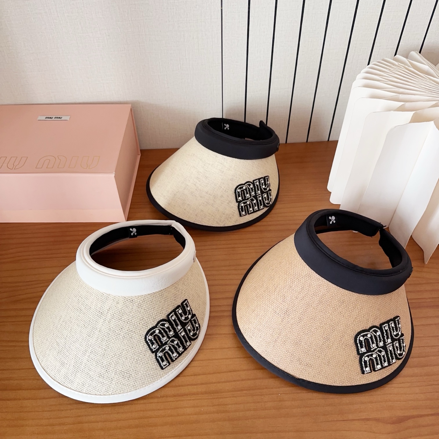 miumiu 缪缪 夏季空顶帽，跑步遮阳防晒两不误，夏季必备单品，戴着不闷热，非常有活力的一款，超级无敌