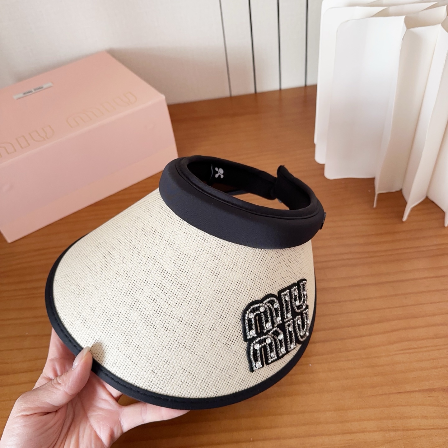 miumiu 缪缪 夏季空顶帽，跑步遮阳防晒两不误，夏季必备单品，戴着不闷热，非常有活力的一款，超级无敌