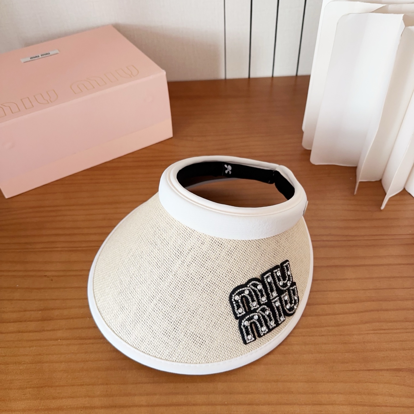 miumiu 缪缪 夏季空顶帽，跑步遮阳防晒两不误，夏季必备单品，戴着不闷热，非常有活力的一款，超级无敌
