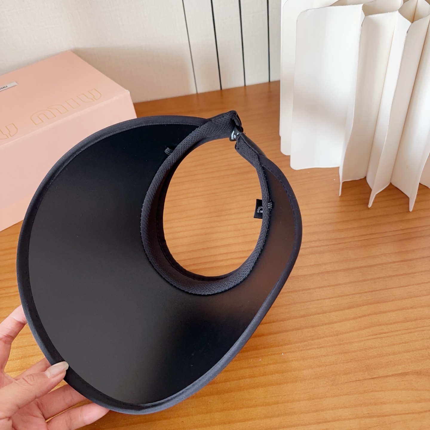 miumiu 缪缪 夏季空顶帽，跑步遮阳防晒两不误，夏季必备单品，戴着不闷热，非常有活力的一款，超级无敌