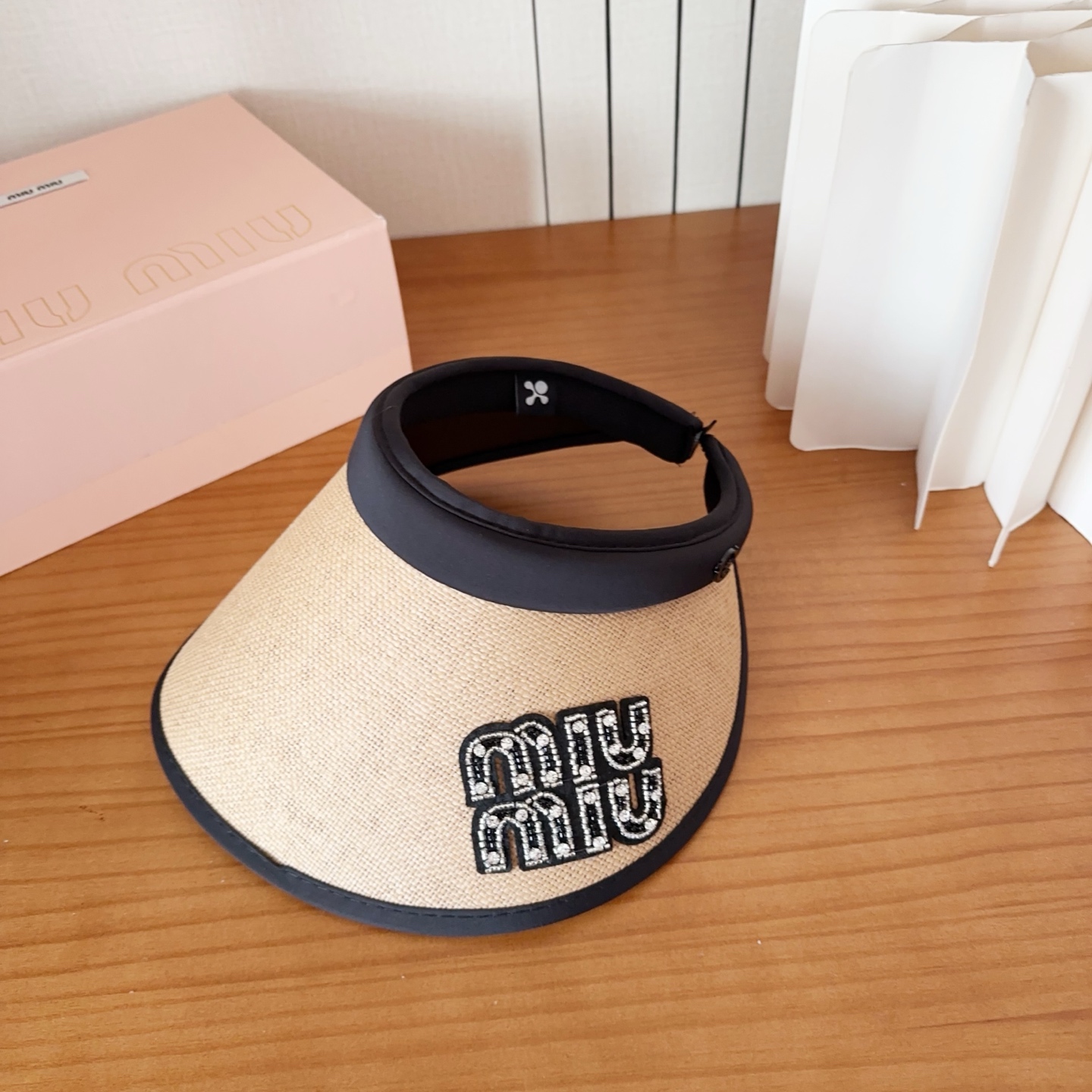 miumiu 缪缪 夏季空顶帽，跑步遮阳防晒两不误，夏季必备单品，戴着不闷热，非常有活力的一款，超级无敌