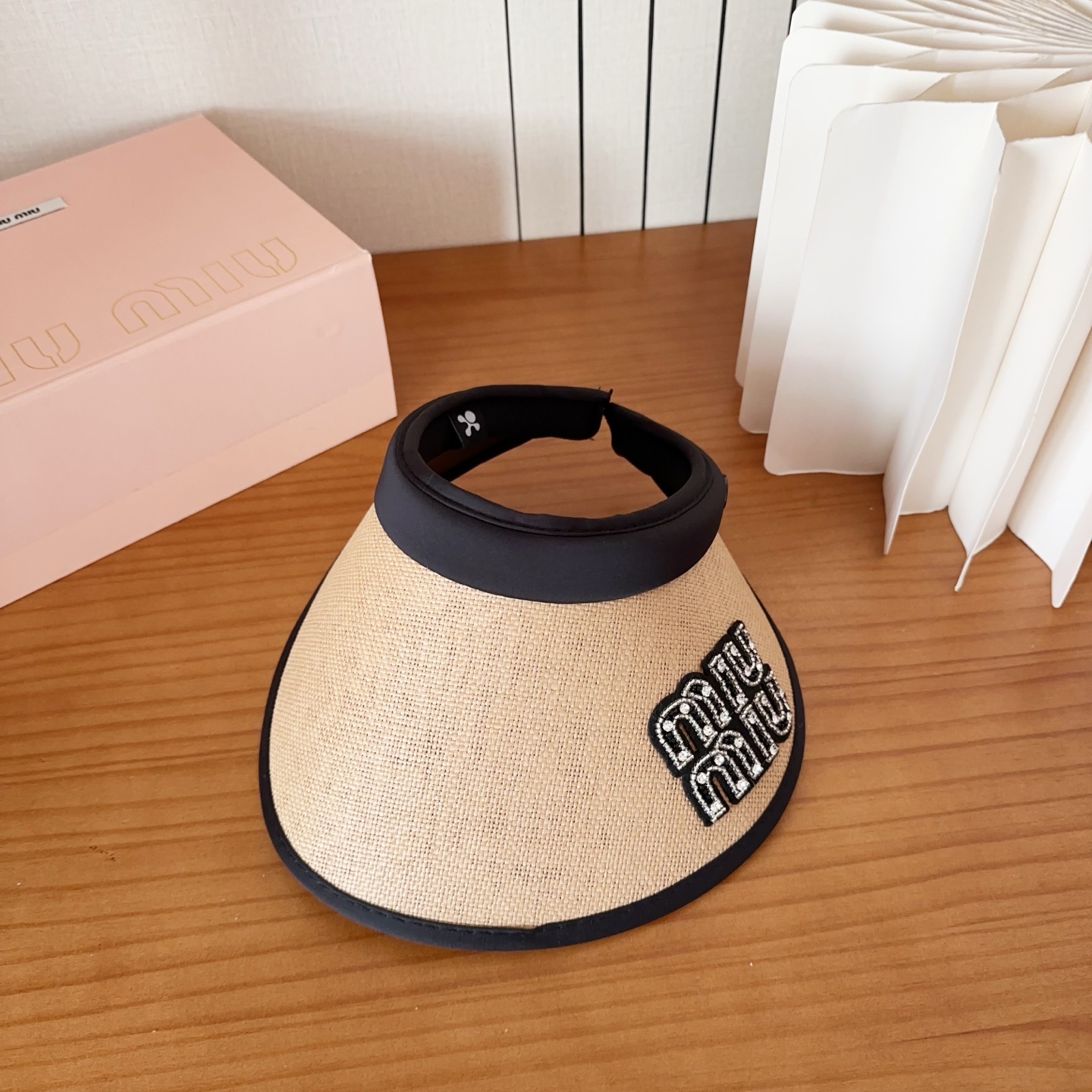 miumiu 缪缪 夏季空顶帽，跑步遮阳防晒两不误，夏季必备单品，戴着不闷热，非常有活力的一款，超级无敌
