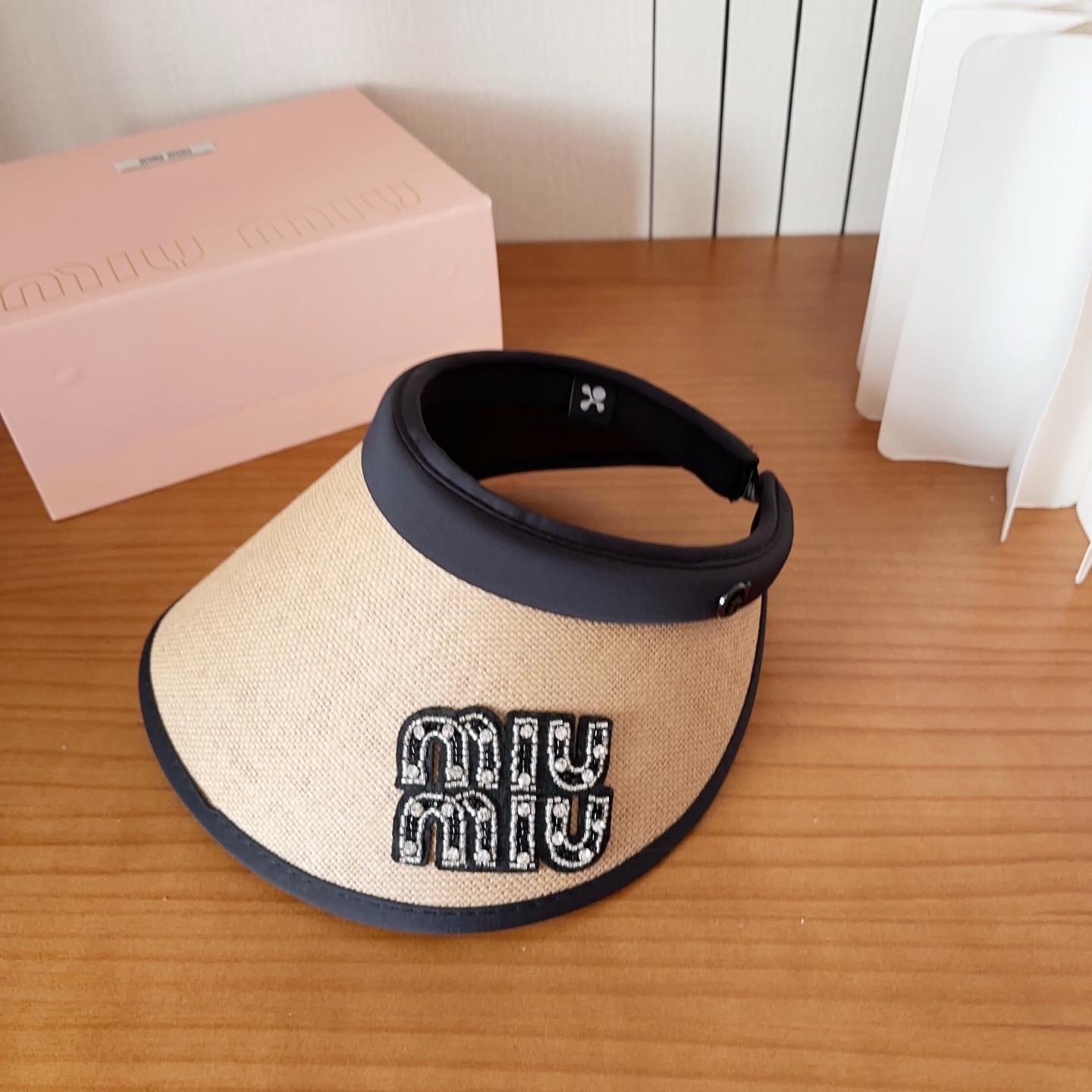 miumiu 缪缪 夏季空顶帽，跑步遮阳防晒两不误，夏季必备单品，戴着不闷热，非常有活力的一款，超级无敌