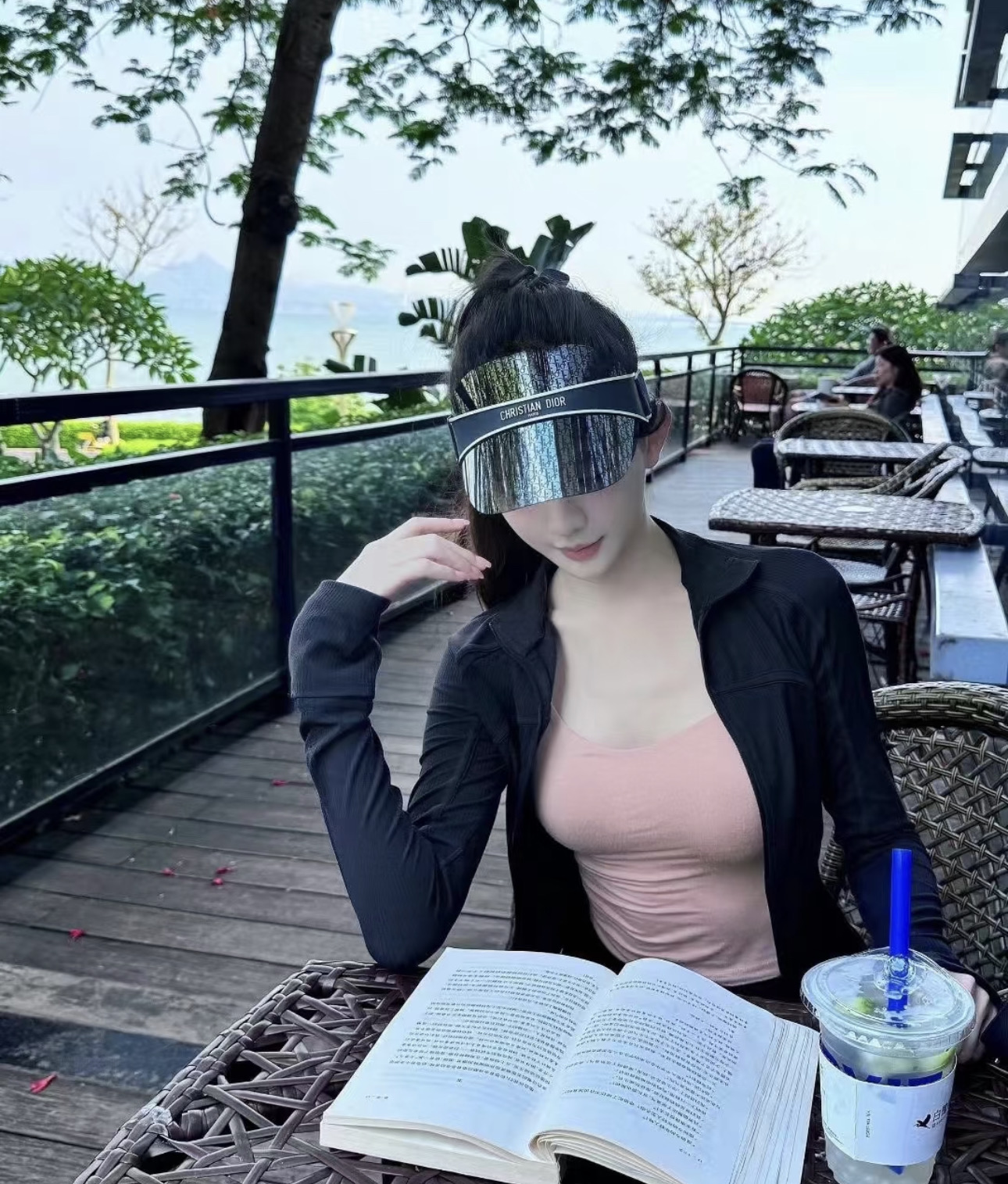 𝐷𝑖𝑜𝑟 老花 时尚很拉风哦！ 空顶遮阳帽✨ 真的太喜欢