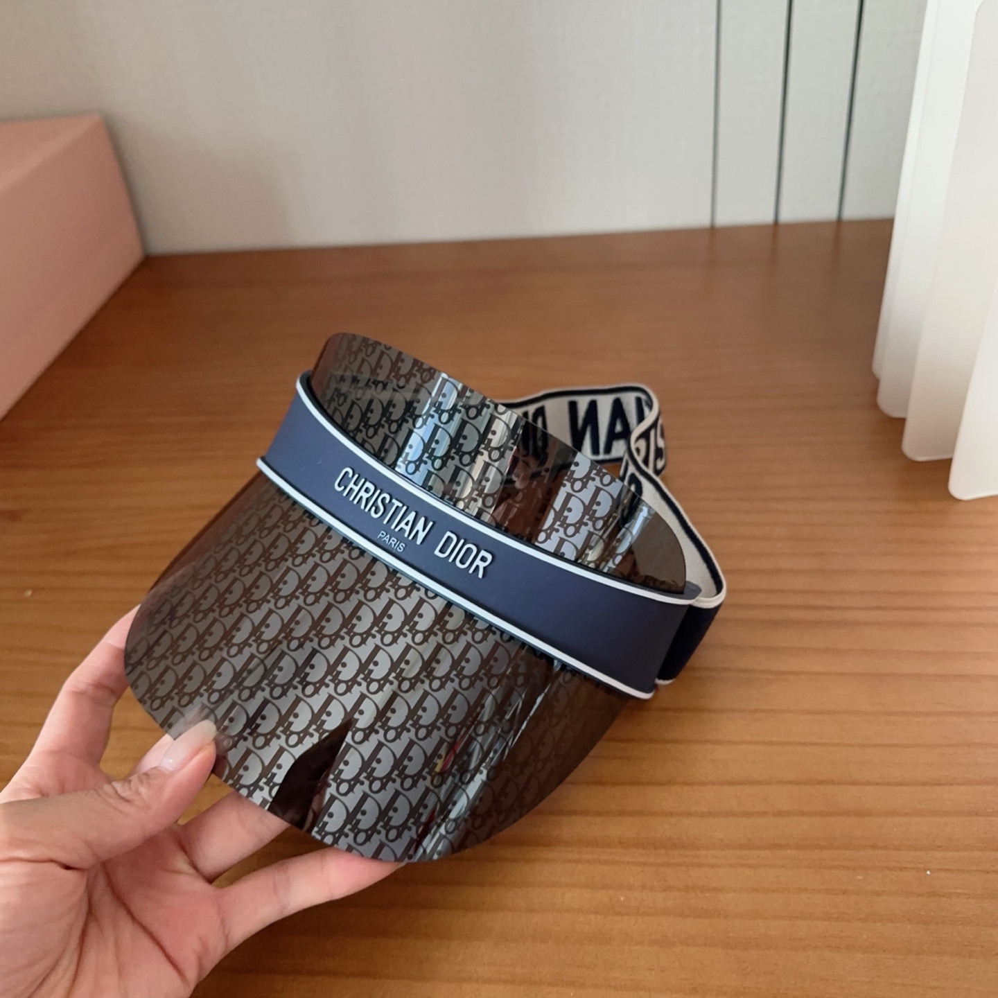 𝐷𝑖𝑜𝑟 老花 时尚很拉风哦！ 空顶遮阳帽✨ 真的太喜欢