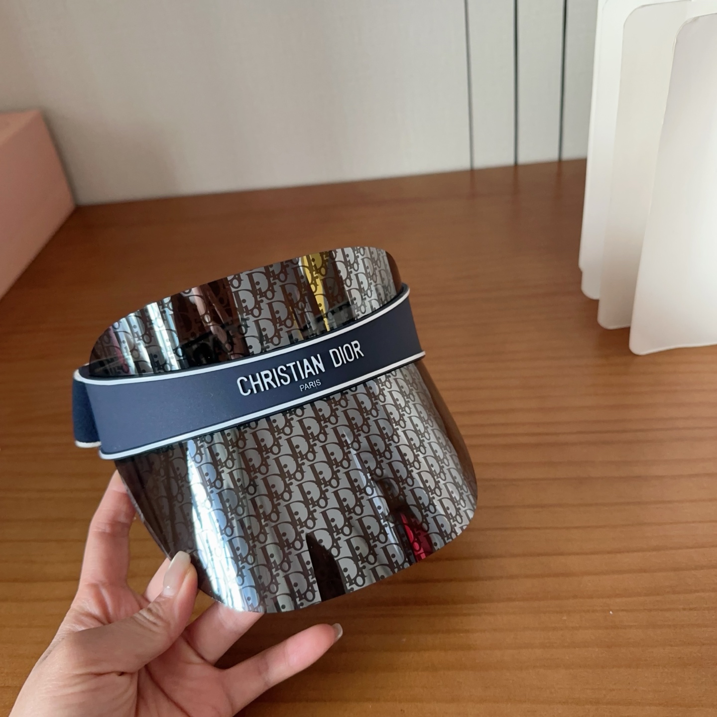 𝐷𝑖𝑜𝑟 老花 时尚很拉风哦！ 空顶遮阳帽✨ 真的太喜欢