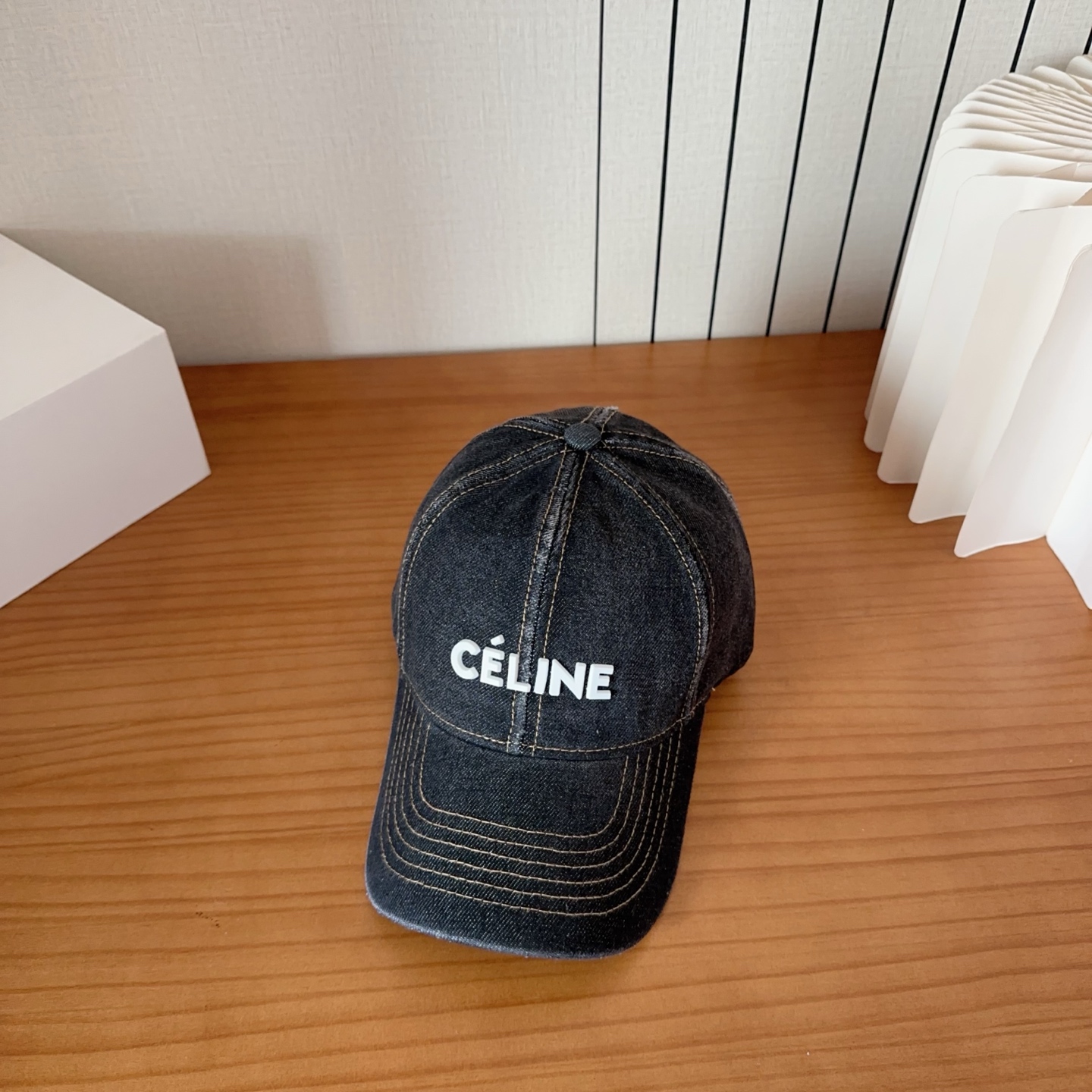 CELINE思琳 早春新款棒球帽🔸 旅游带它出去美美哒❕ 中古款哟.这种帽子不容易撞款 😬 现货