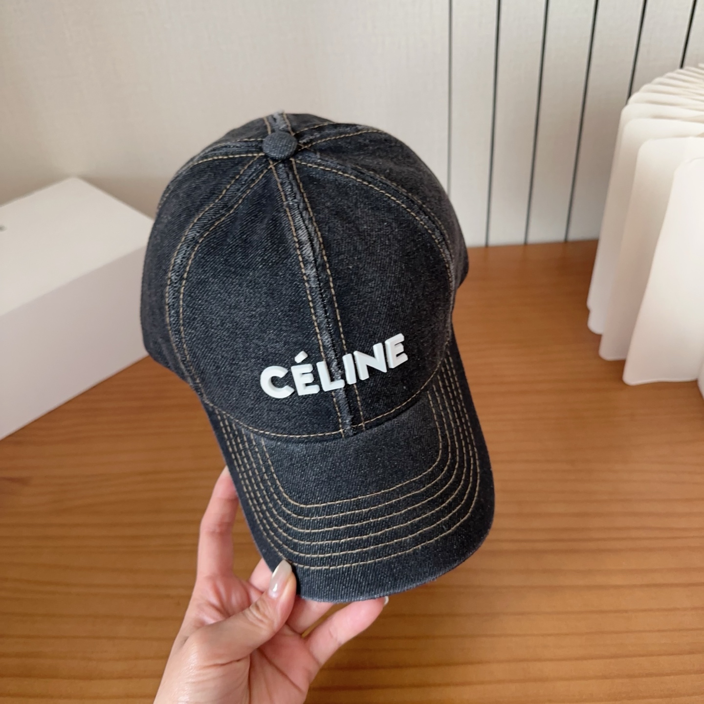 CELINE思琳 早春新款棒球帽🔸 旅游带它出去美美哒❕ 中古款哟.这种帽子不容易撞款 😬 现货