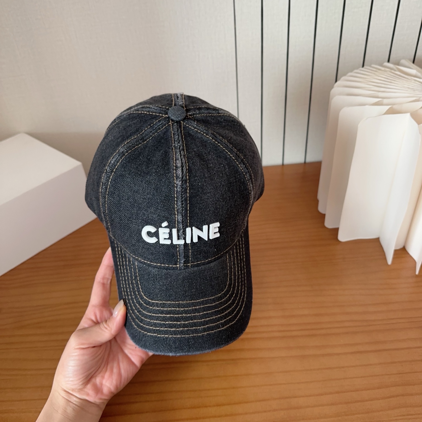 CELINE思琳 早春新款棒球帽🔸 旅游带它出去美美哒❕ 中古款哟.这种帽子不容易撞款 😬 现货