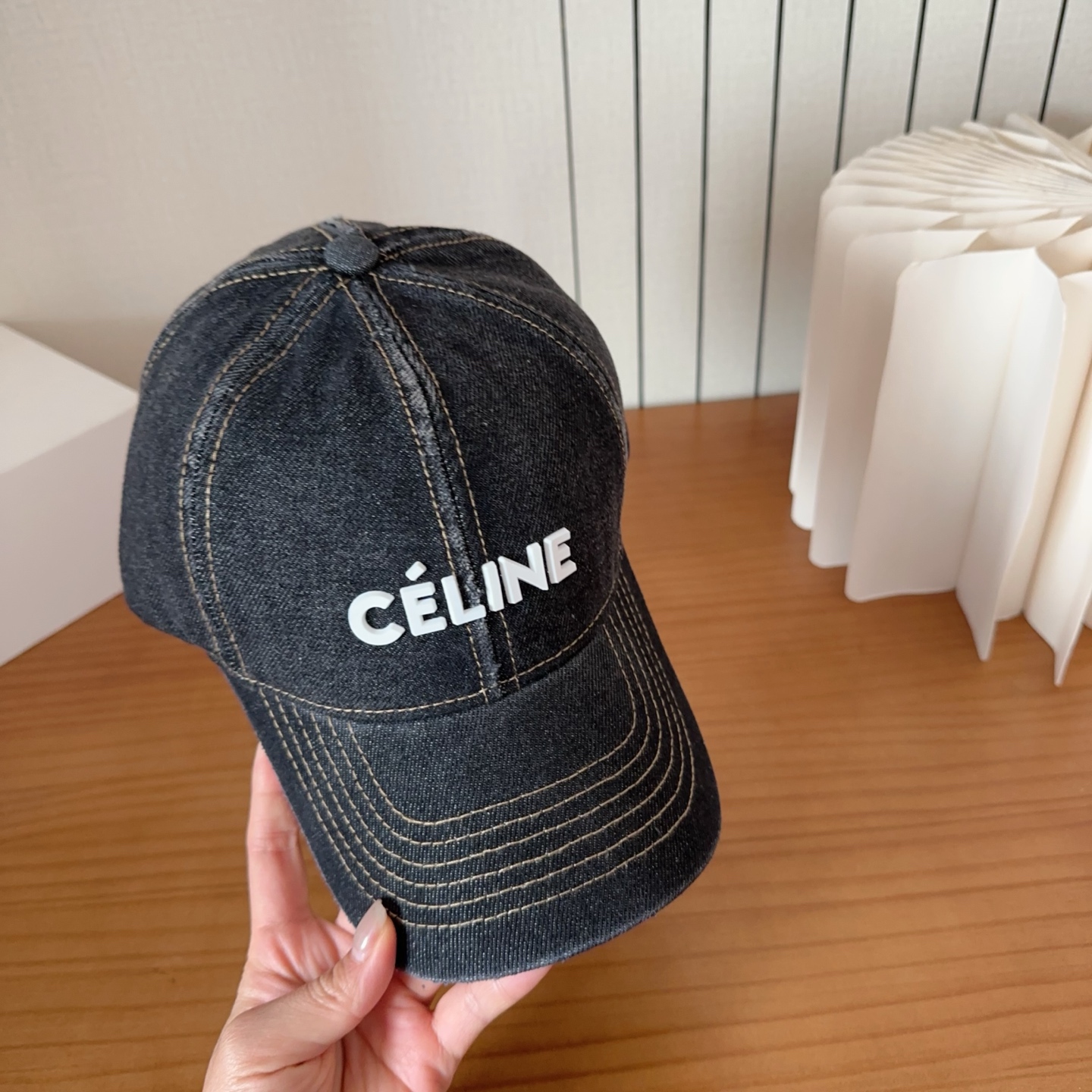 CELINE思琳 早春新款棒球帽🔸 旅游带它出去美美哒❕ 中古款哟.这种帽子不容易撞款 😬 现货