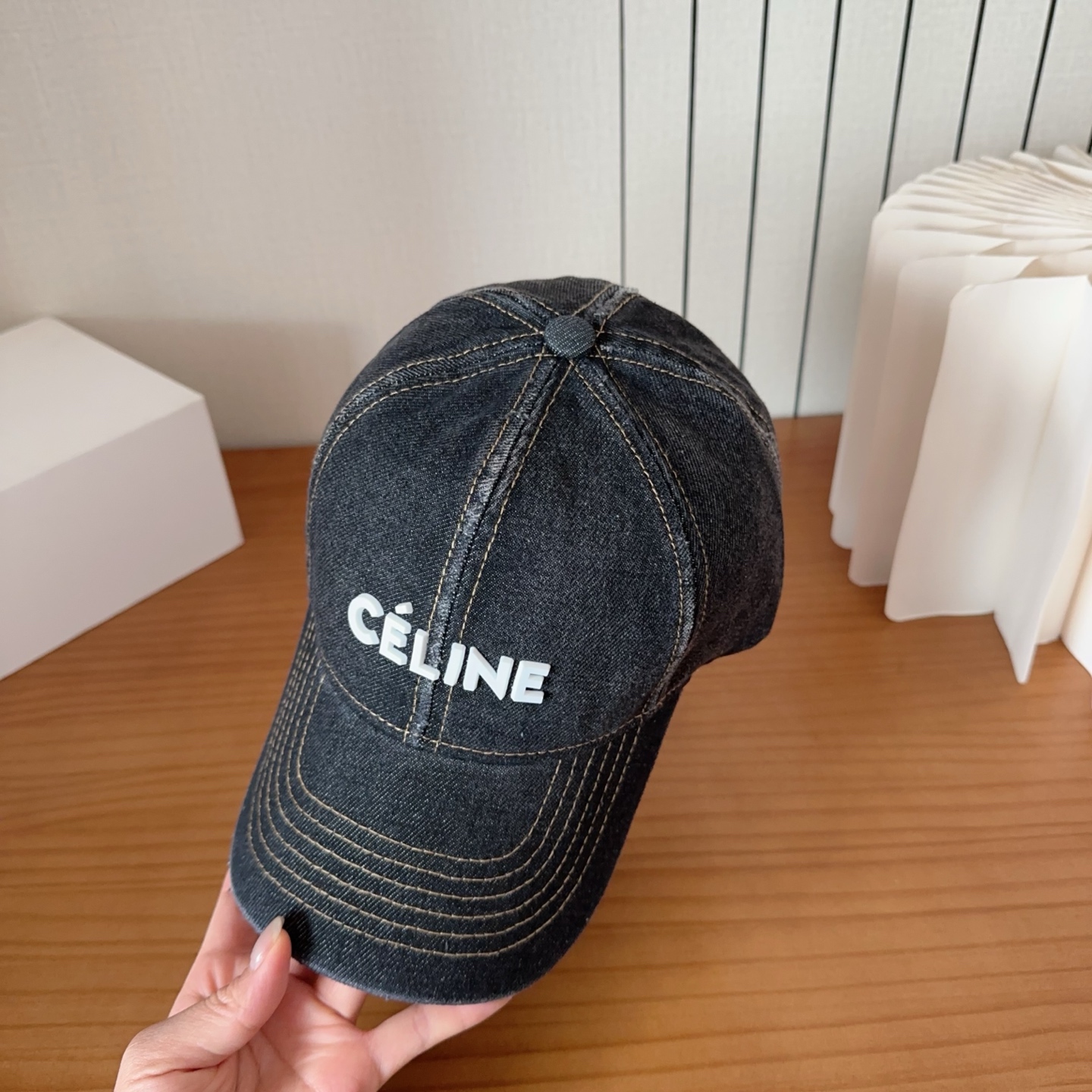 CELINE思琳 早春新款棒球帽🔸 旅游带它出去美美哒❕ 中古款哟.这种帽子不容易撞款 😬 现货