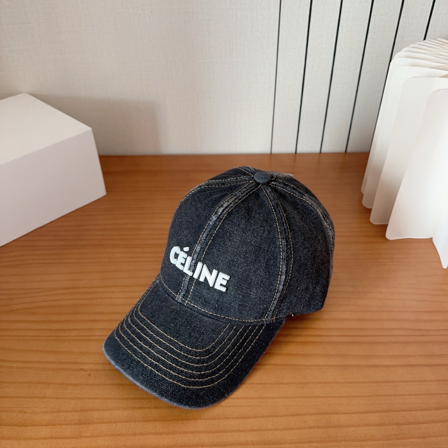 CELINE思琳 早春新款棒球帽🔸 旅游带它出去美美哒❕ 中古款哟.这种帽子不容易撞款 😬 现货