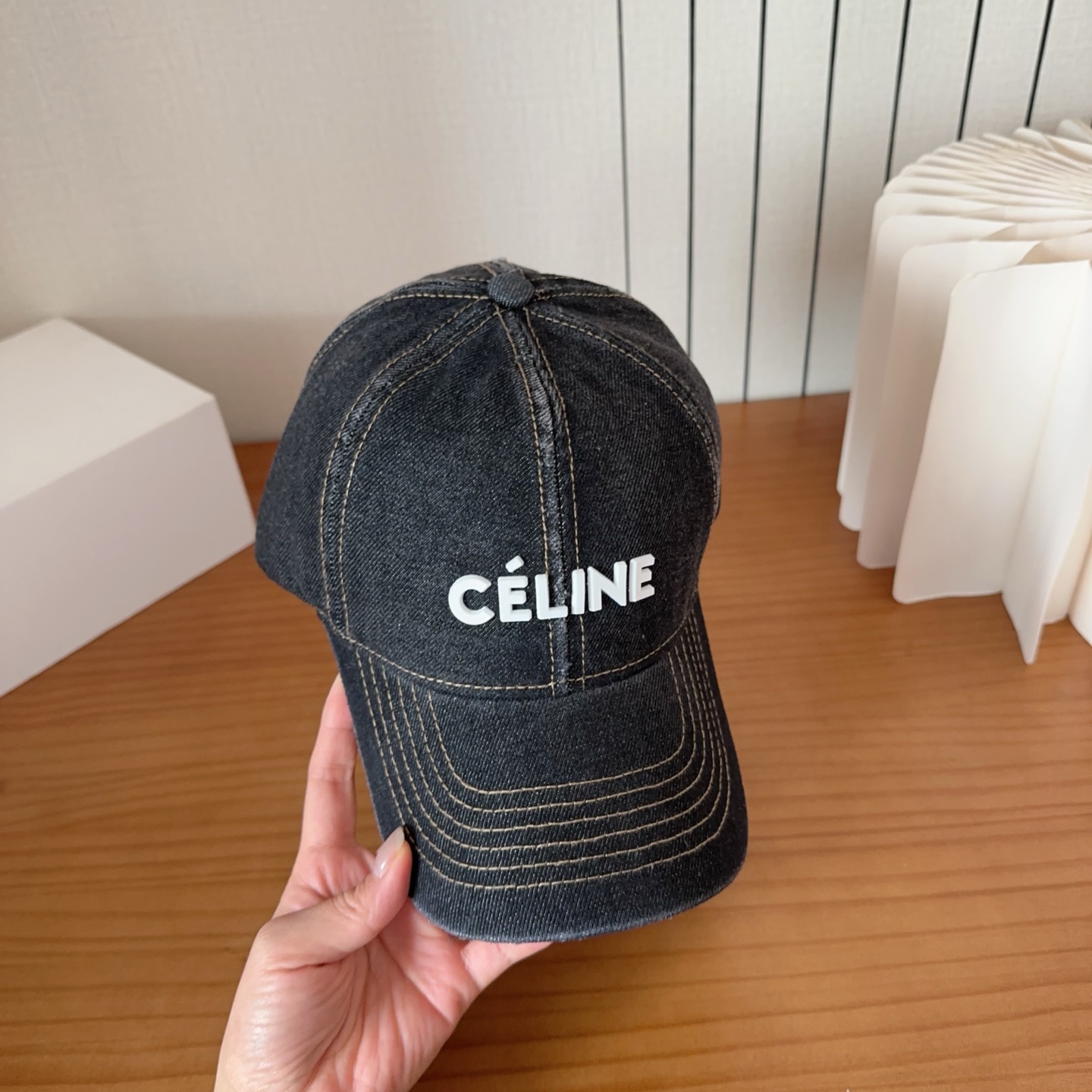 CELINE思琳 早春新款棒球帽🔸 旅游带它出去美美哒❕ 中古款哟.这种帽子不容易撞款 😬 现货