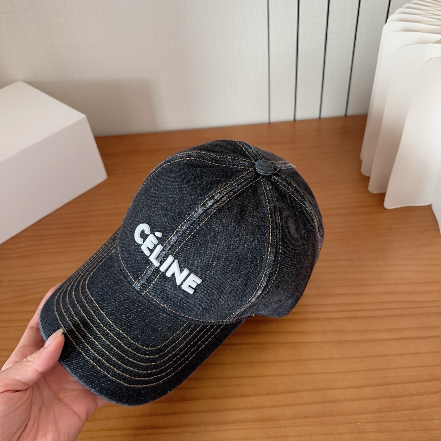 CELINE思琳 早春新款棒球帽🔸 旅游带它出去美美哒❕ 中古款哟.这种帽子不容易撞款 😬 现货