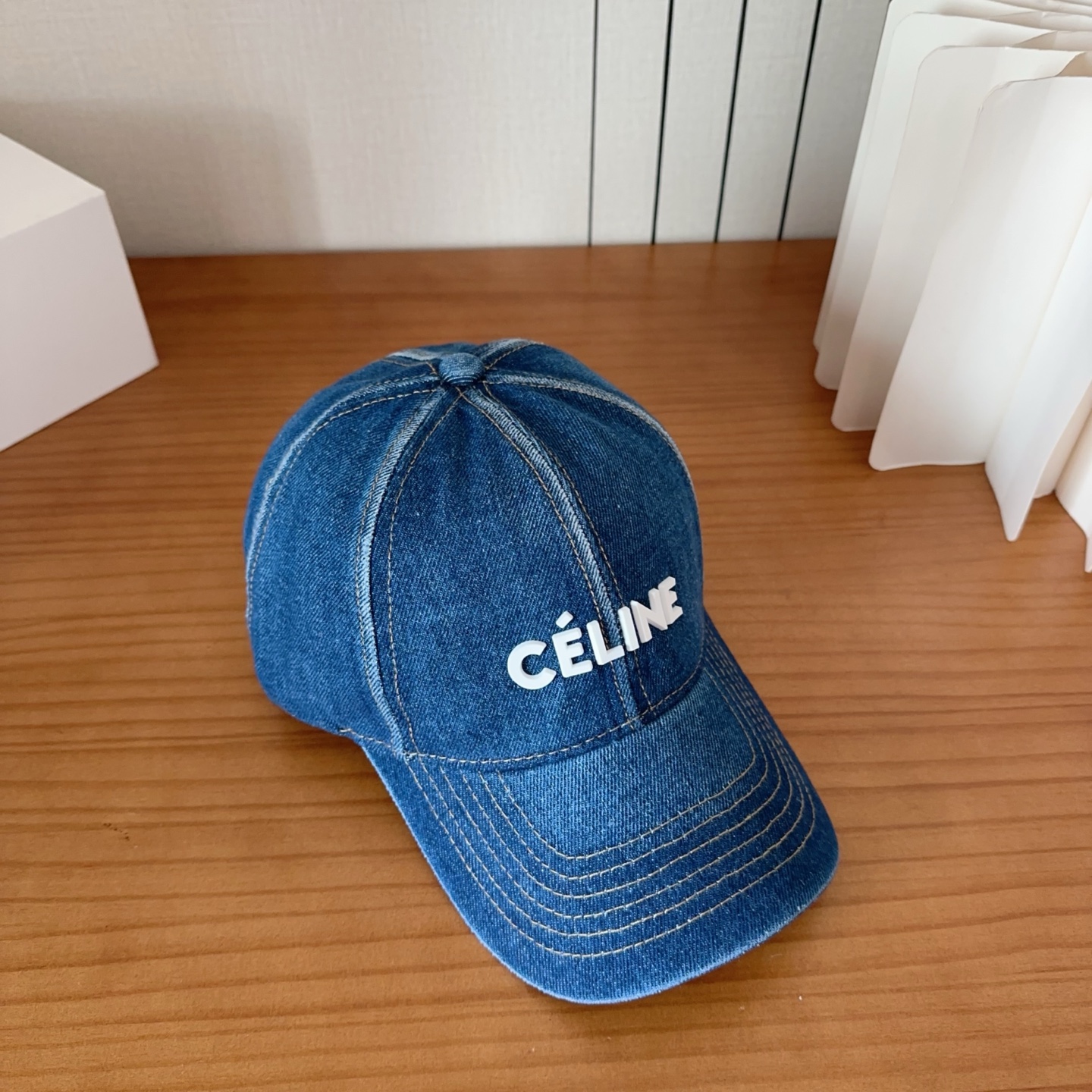 CELINE思琳 早春新款棒球帽🔸 旅游带它出去美美哒❕ 中古款哟.这种帽子不容易撞款 😬 现货