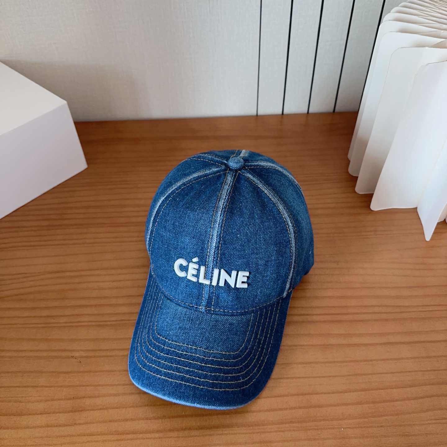 CELINE思琳 早春新款棒球帽🔸 旅游带它出去美美哒❕ 中古款哟.这种帽子不容易撞款 😬 现货