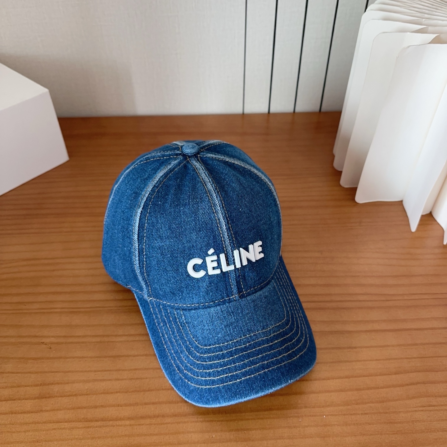 CELINE思琳 早春新款棒球帽🔸 旅游带它出去美美哒❕ 中古款哟.这种帽子不容易撞款 😬 现货