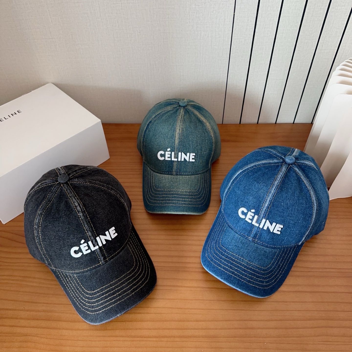 CELINE思琳 早春新款棒球帽🔸 旅游带它出去美美哒❕ 中古款哟.这种帽子不容易撞款 😬 现货