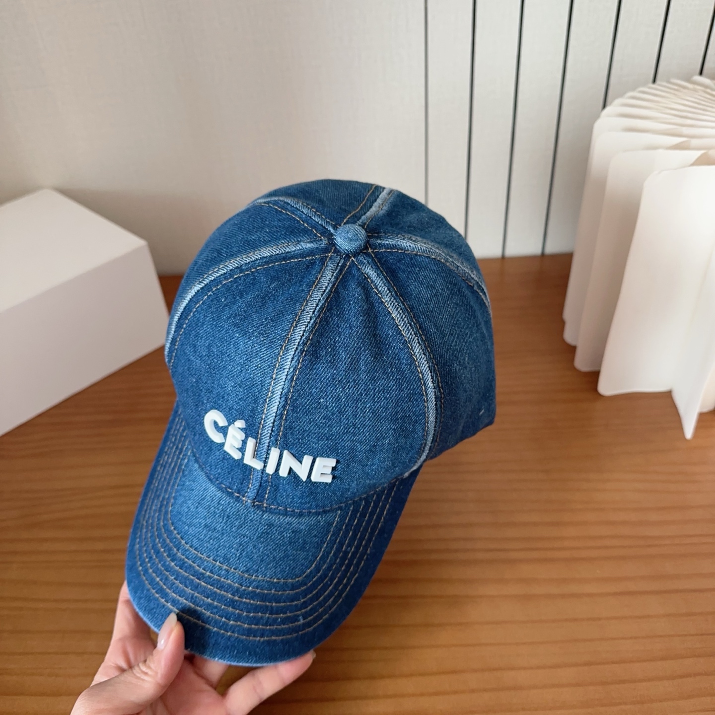 CELINE思琳 早春新款棒球帽🔸 旅游带它出去美美哒❕ 中古款哟.这种帽子不容易撞款 😬 现货