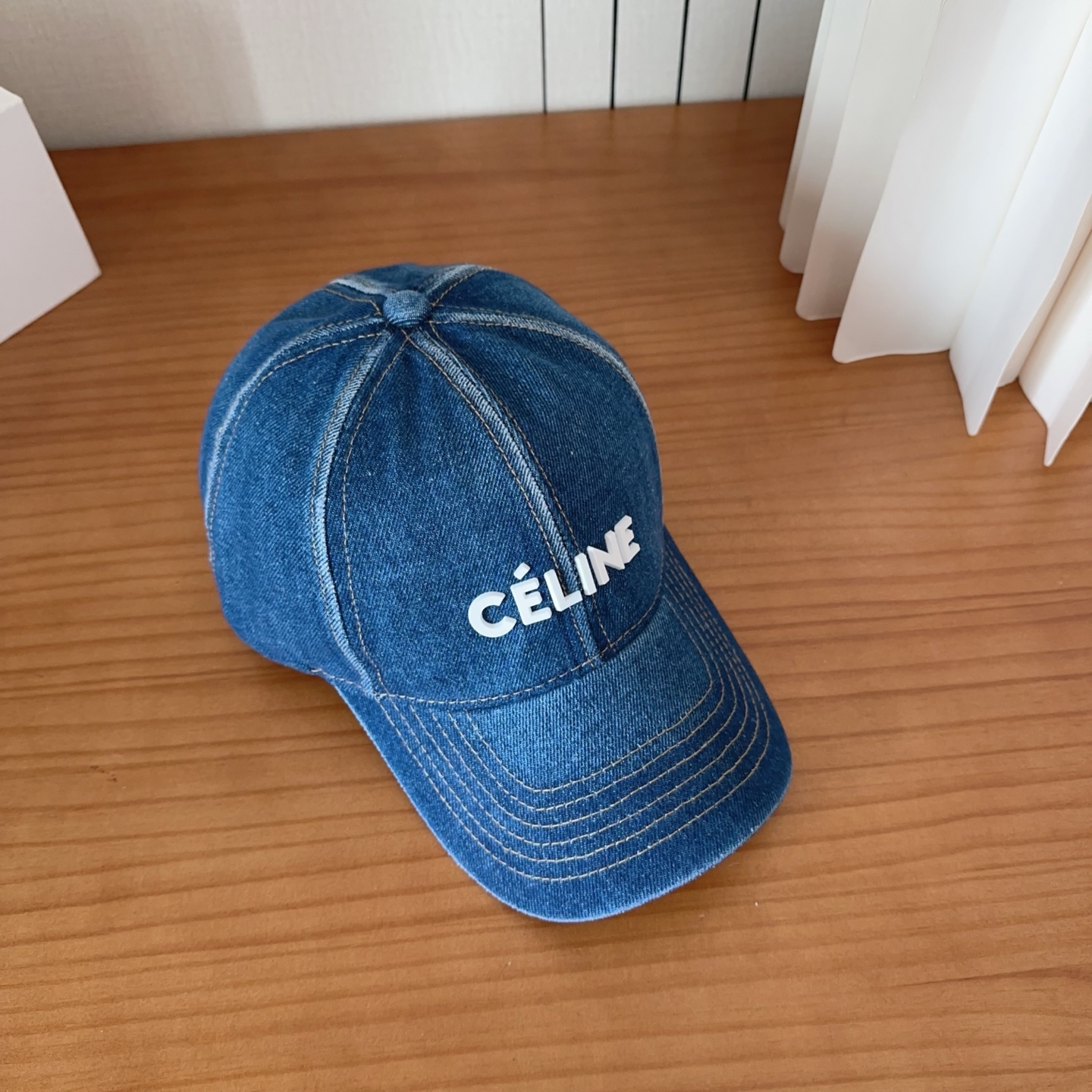 CELINE思琳 早春新款棒球帽🔸 旅游带它出去美美哒❕ 中古款哟.这种帽子不容易撞款 😬 现货