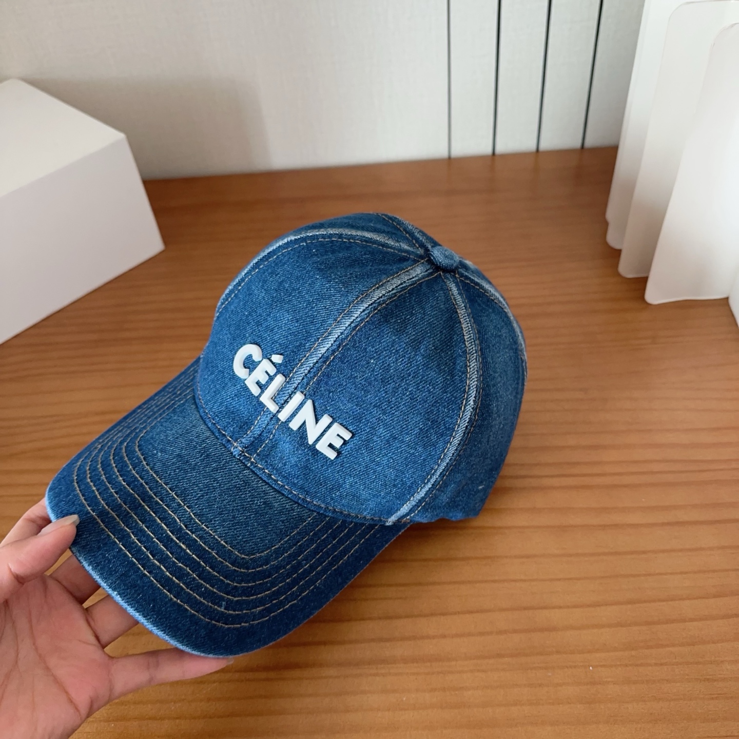 CELINE思琳 早春新款棒球帽🔸 旅游带它出去美美哒❕ 中古款哟.这种帽子不容易撞款 😬 现货