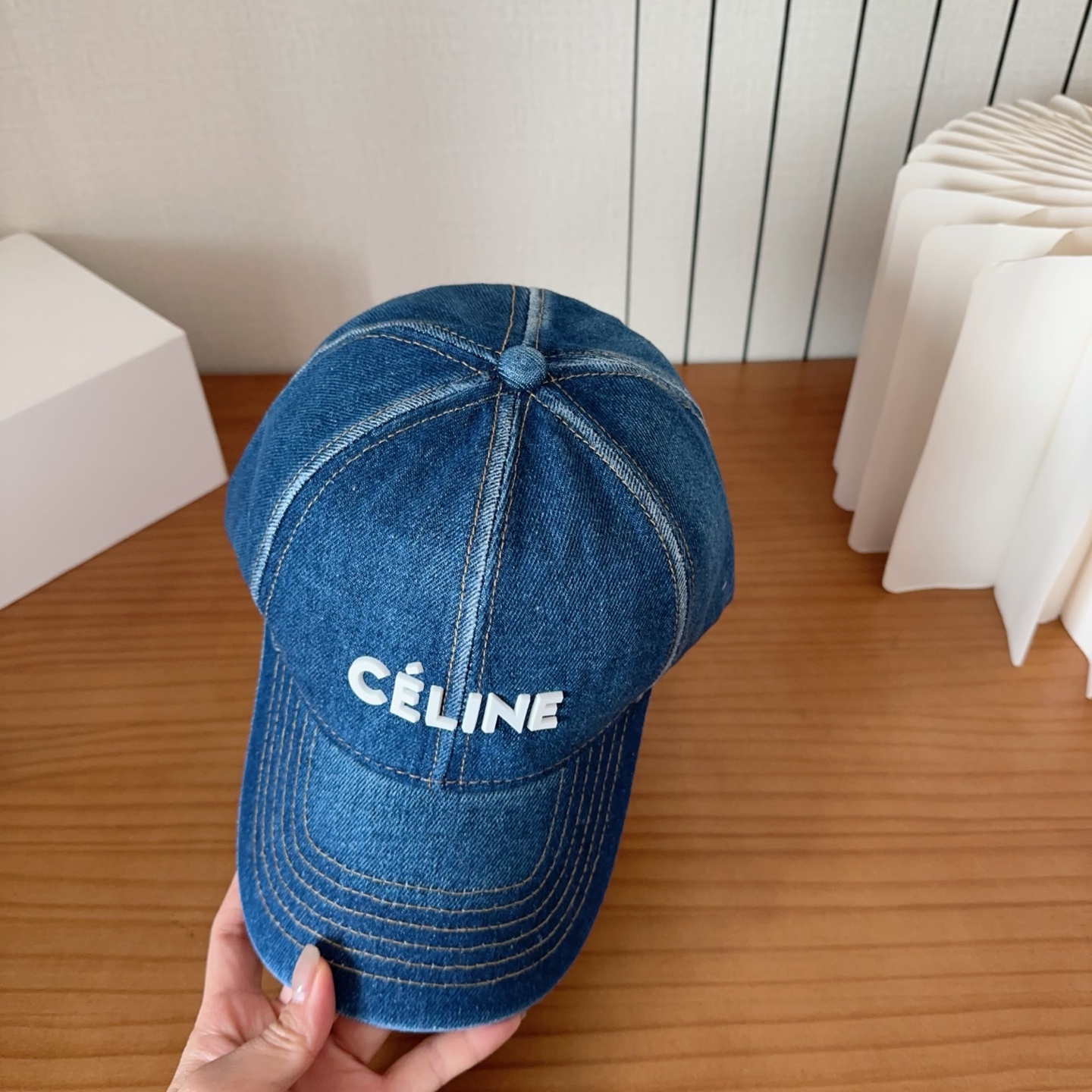 CELINE思琳 早春新款棒球帽🔸 旅游带它出去美美哒❕ 中古款哟.这种帽子不容易撞款 😬 现货