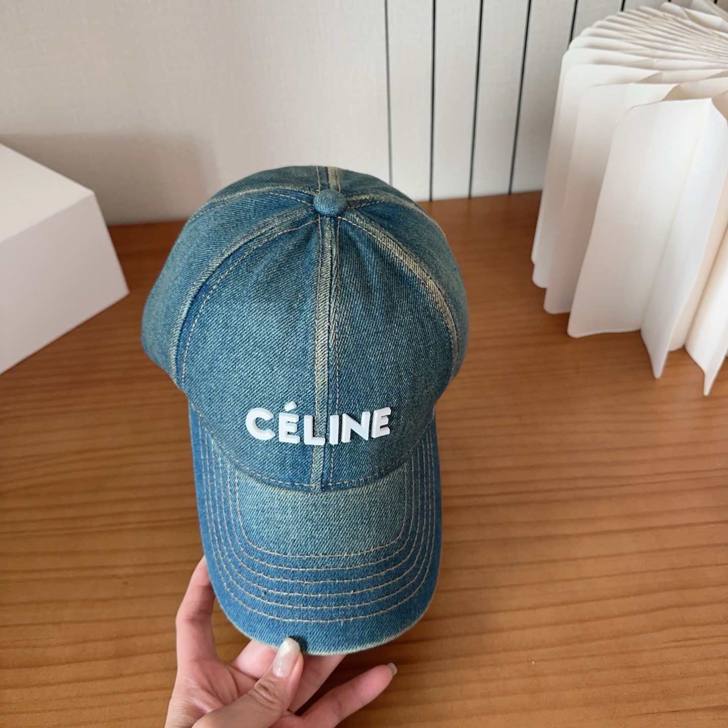 CELINE思琳 早春新款棒球帽🔸 旅游带它出去美美哒❕ 中古款哟.这种帽子不容易撞款 😬 现货
