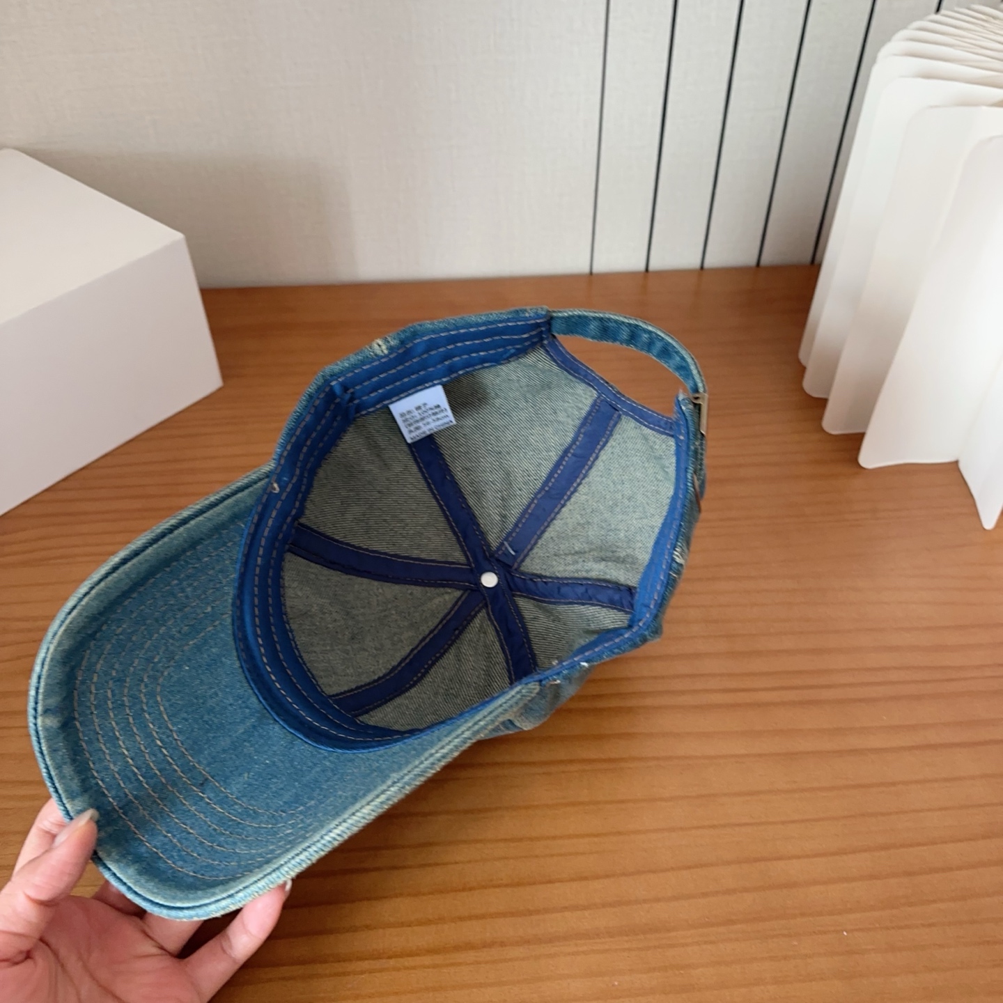 CELINE思琳 早春新款棒球帽🔸 旅游带它出去美美哒❕ 中古款哟.这种帽子不容易撞款 😬 现货