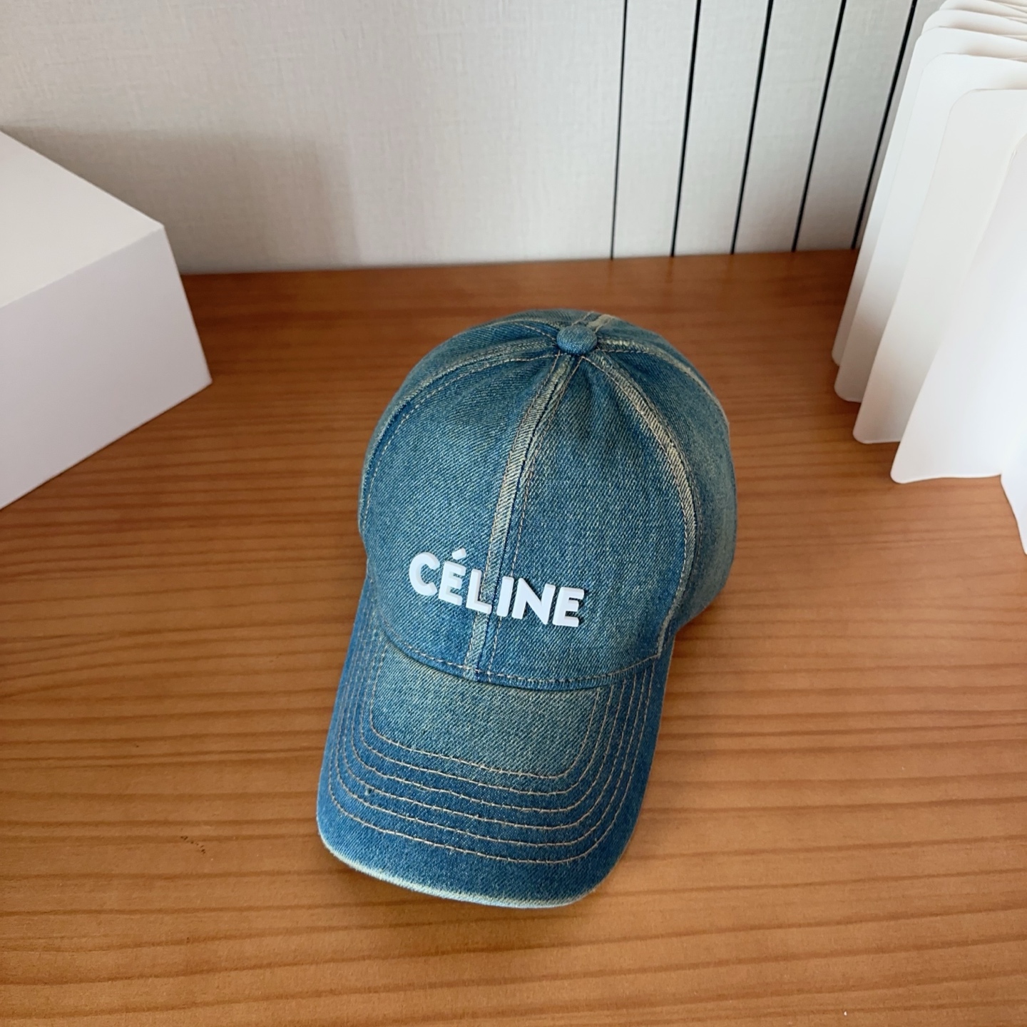 CELINE思琳 早春新款棒球帽🔸 旅游带它出去美美哒❕ 中古款哟.这种帽子不容易撞款 😬 现货