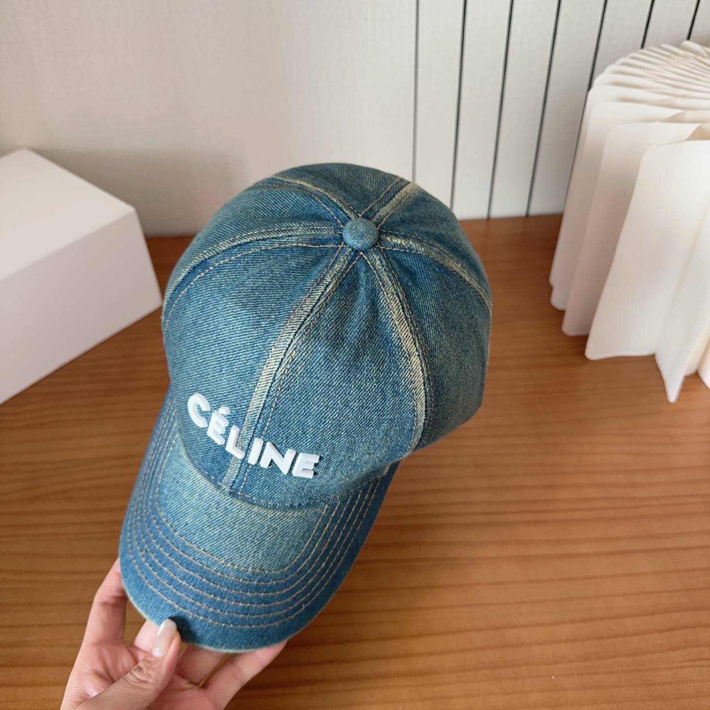 CELINE思琳 早春新款棒球帽🔸 旅游带它出去美美哒❕ 中古款哟.这种帽子不容易撞款 😬 现货