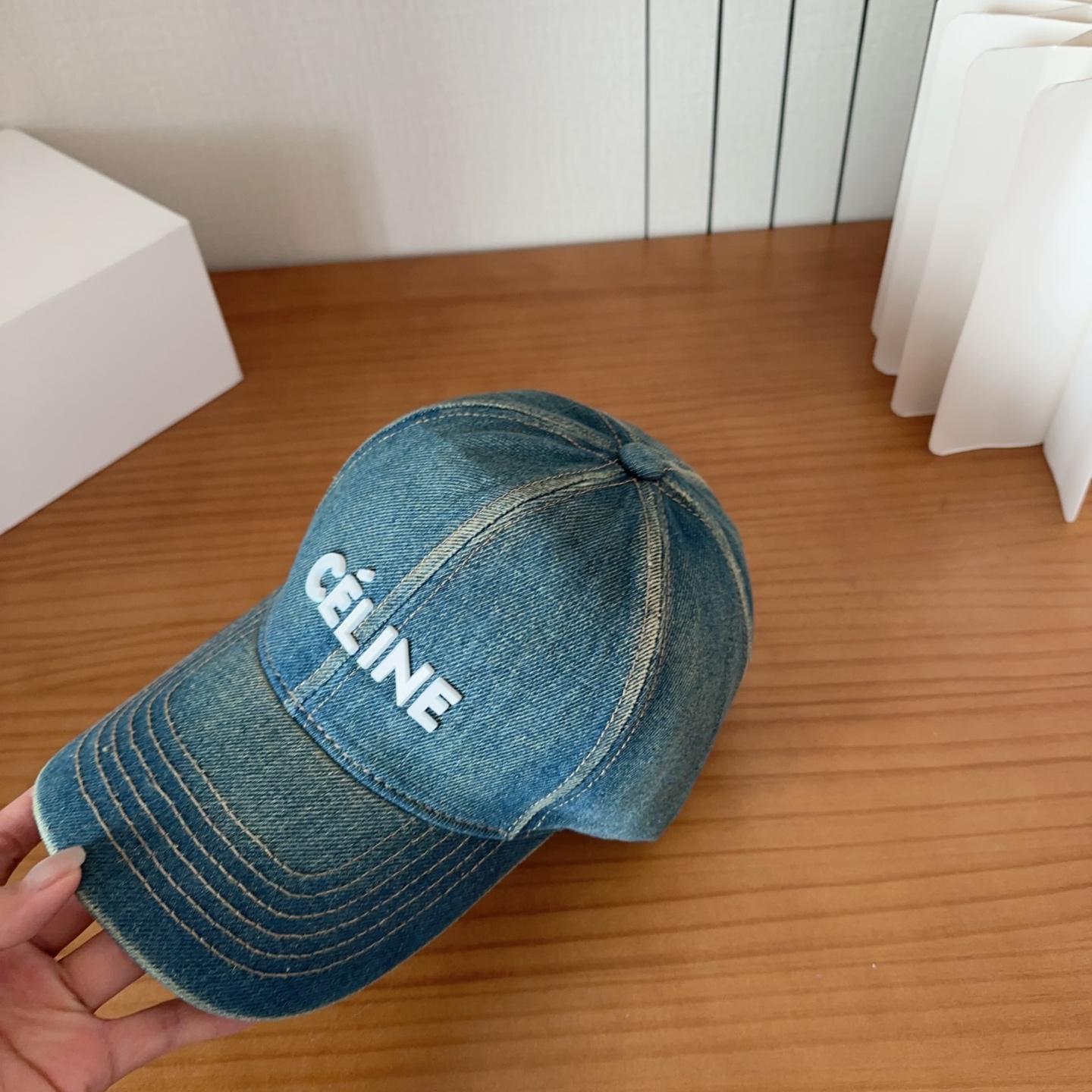 CELINE思琳 早春新款棒球帽🔸 旅游带它出去美美哒❕ 中古款哟.这种帽子不容易撞款 😬 现货