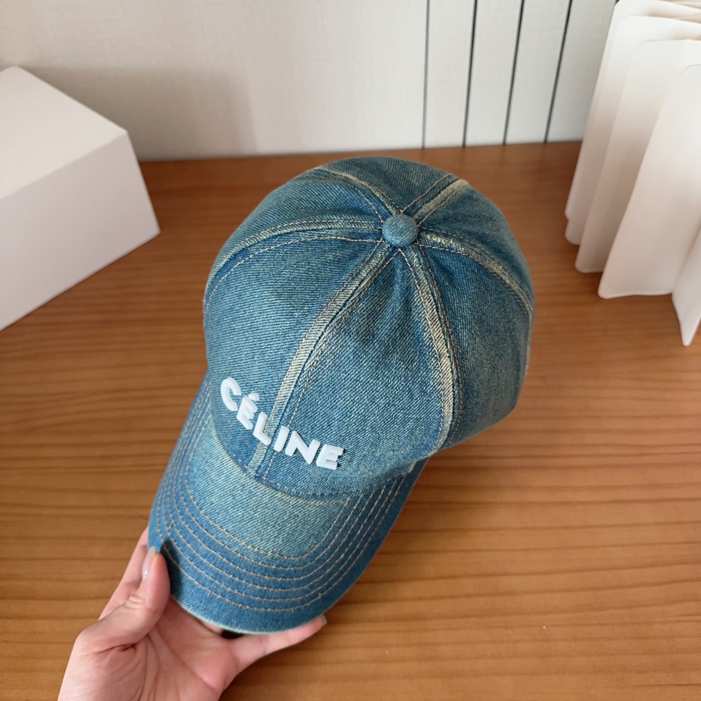 CELINE思琳 早春新款棒球帽🔸 旅游带它出去美美哒❕ 中古款哟.这种帽子不容易撞款 😬 现货