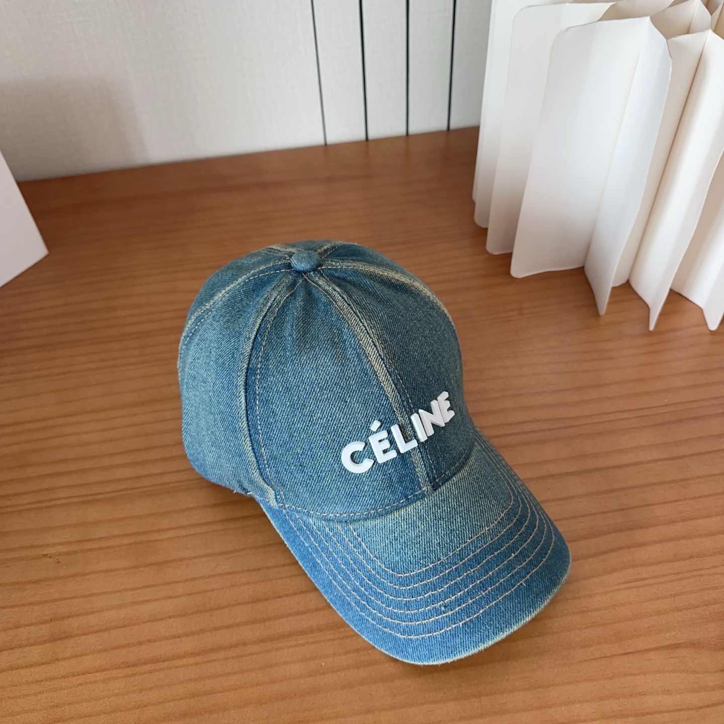 CELINE思琳 早春新款棒球帽🔸 旅游带它出去美美哒❕ 中古款哟.这种帽子不容易撞款 😬 现货