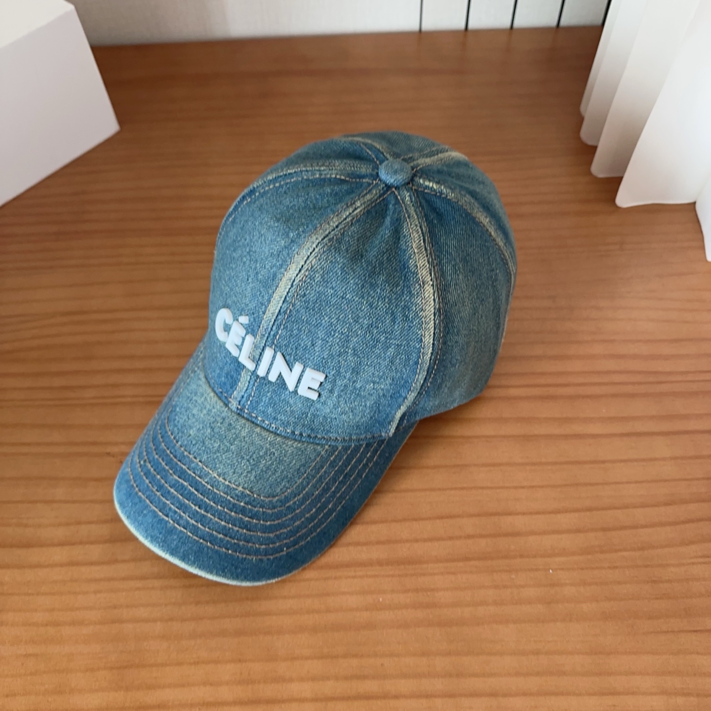 CELINE思琳 早春新款棒球帽🔸 旅游带它出去美美哒❕ 中古款哟.这种帽子不容易撞款 😬 现货