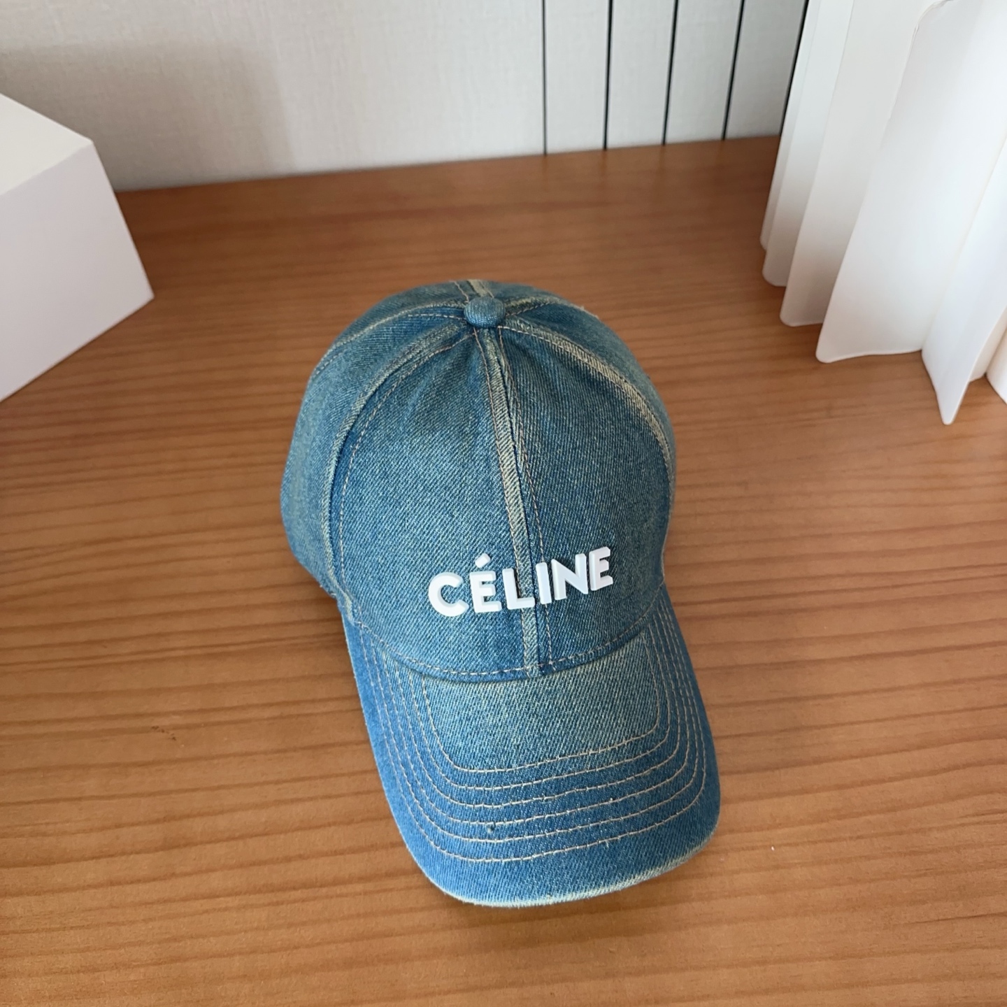 CELINE思琳 早春新款棒球帽🔸 旅游带它出去美美哒❕ 中古款哟.这种帽子不容易撞款 😬 现货