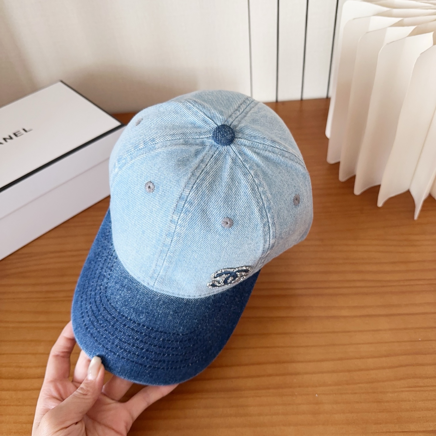 香奈儿新款经典休闲潮流款 上架简约棒球帽🧢日韩风格，随便搭配都超好看！出门旅游，绝对要入手的一款