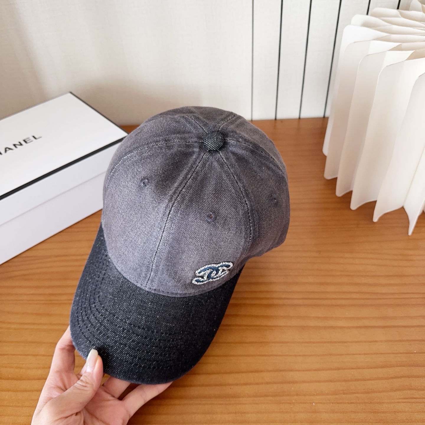 香奈儿新款经典休闲潮流款 上架简约棒球帽🧢日韩风格，随便搭配都超好看！出门旅游，绝对要入手的一款