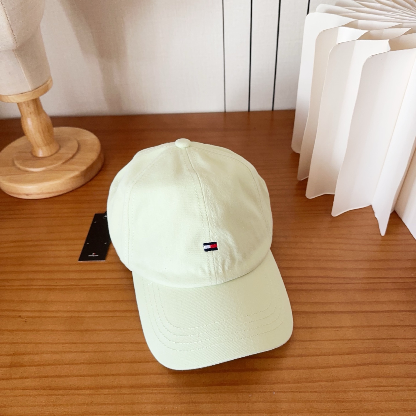 NO:755898,Tommy Hilfiger baseball cap, fashionable peaked cap, exquisite small logo embroidery, correct fit, full of details, same style for men and women, versatile style for outdoor leisure, hats, straw hats, bucket hats, baseball caps, hats, tom ford, espadrilles, hats19860909Tommy Hilfiger棒球帽,时尚鸭舌帽,精致小logo刺绣,版型正,细节满满,男女同款,户外休闲百搭款, 帽子草帽渔夫帽棒球帽,帽子,tom ford,espadrilles,hats,hat