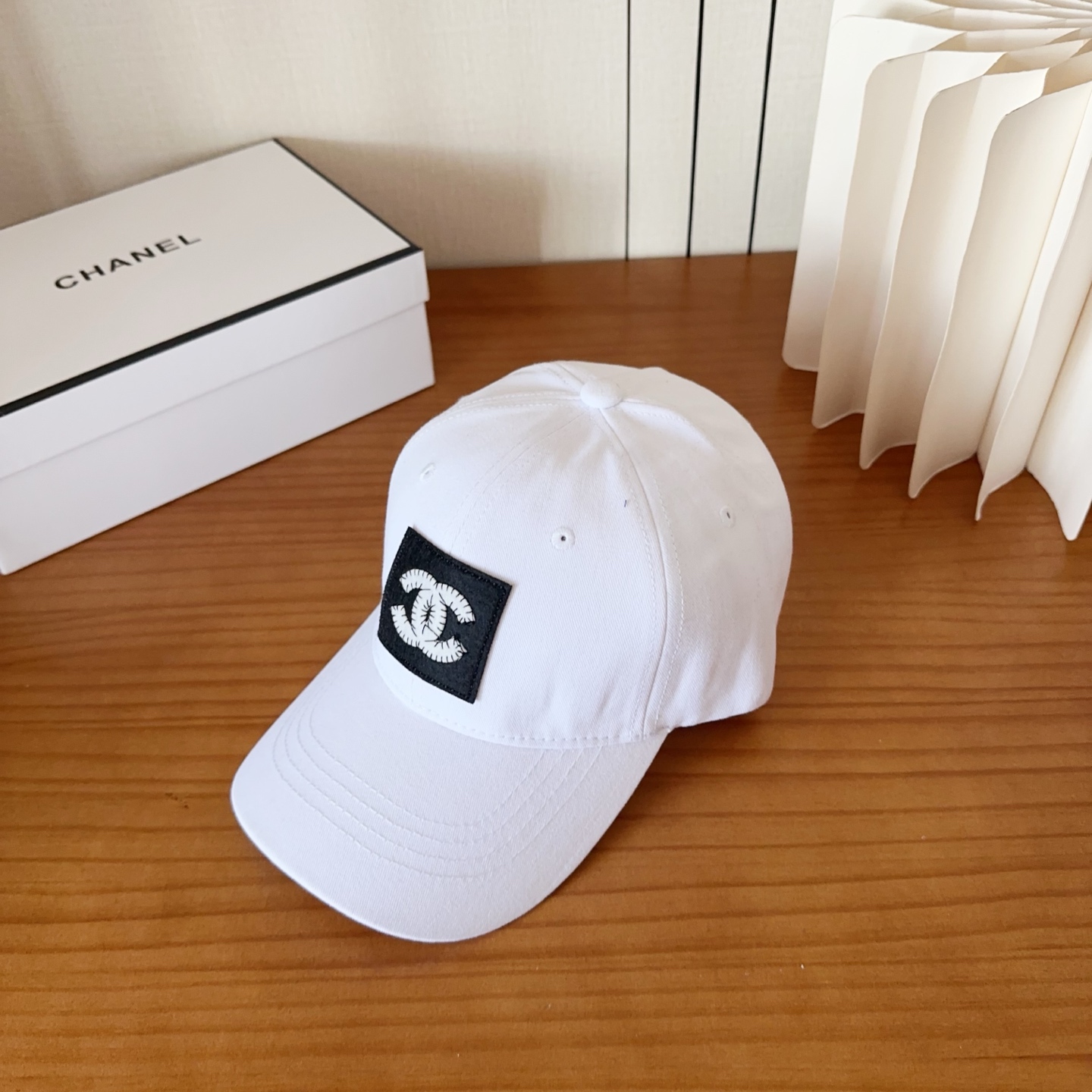 香奈儿新款经典休闲潮流款 上架简约棒球帽🧢日韩风格，随便搭配都超好看！出门旅游，绝对要入手的一款