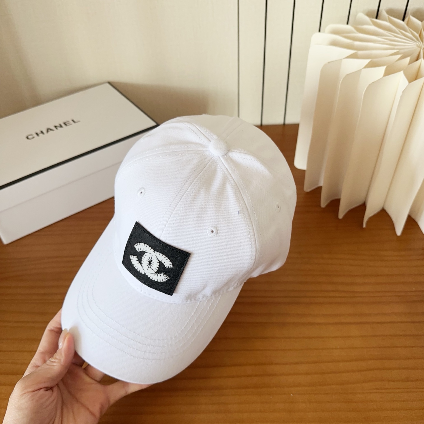 香奈儿新款经典休闲潮流款 上架简约棒球帽🧢日韩风格，随便搭配都超好看！出门旅游，绝对要入手的一款
