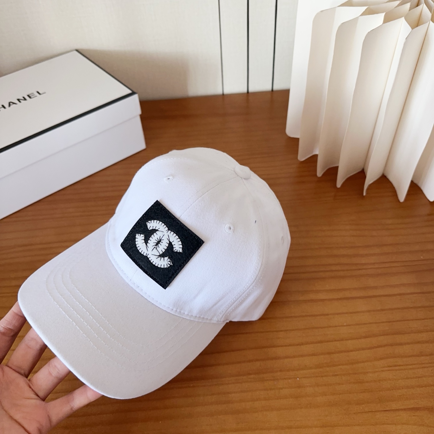 香奈儿新款经典休闲潮流款 上架简约棒球帽🧢日韩风格，随便搭配都超好看！出门旅游，绝对要入手的一款