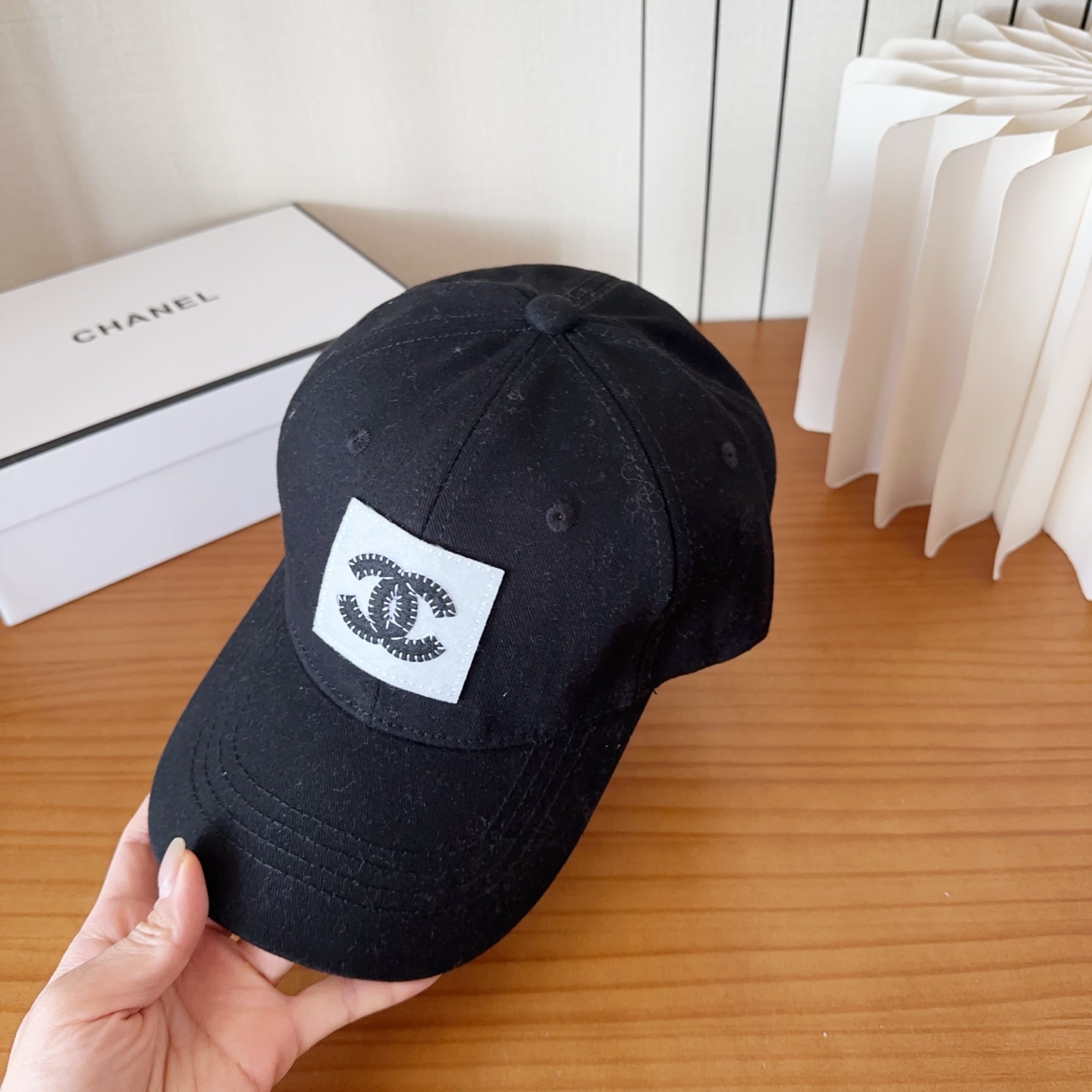 香奈儿新款经典休闲潮流款 上架简约棒球帽🧢日韩风格，随便搭配都超好看！出门旅游，绝对要入手的一款