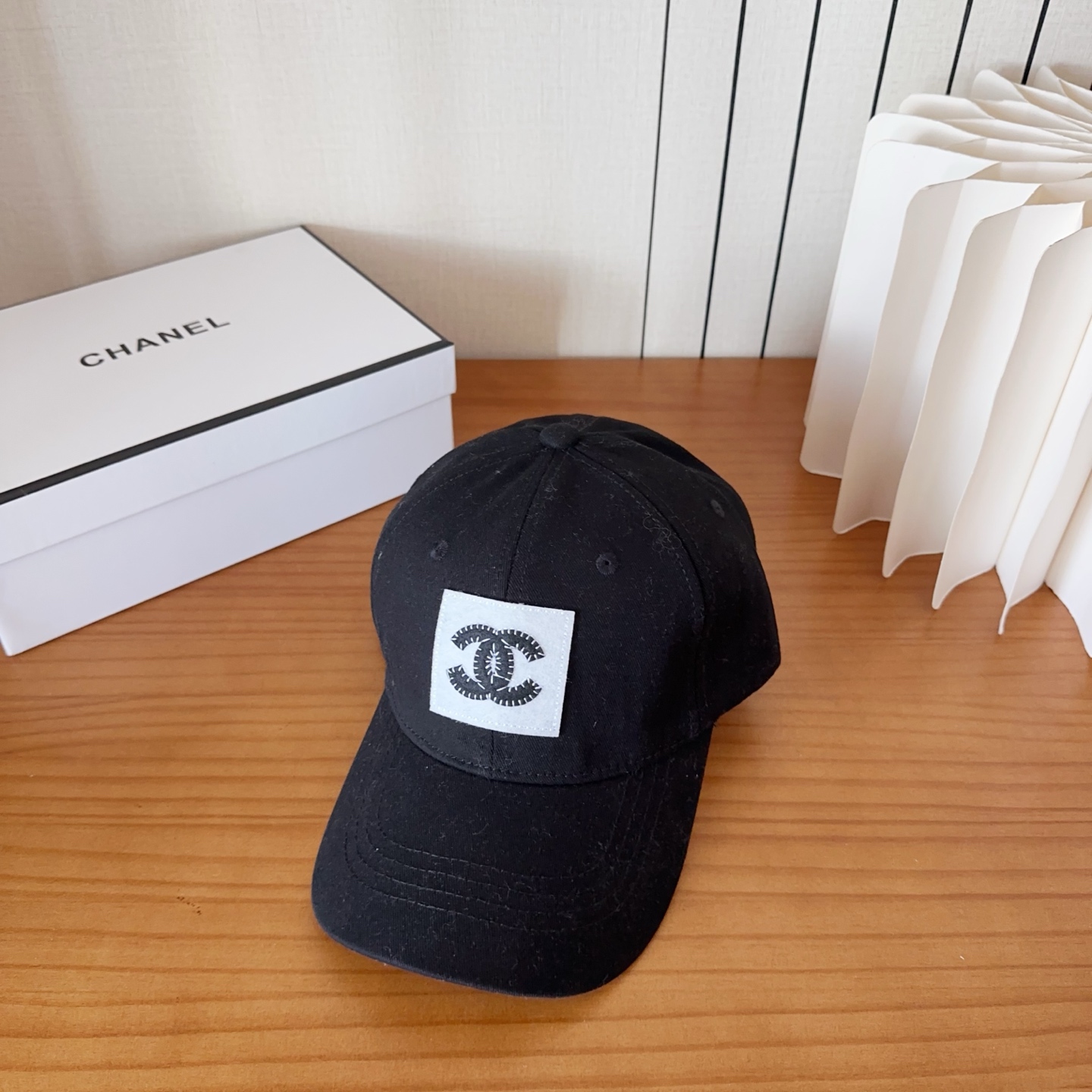 NO:755893,Chanel's new classic casual and trendy style is now available in simple Japanese and Korean style baseball caps, which look great with any combination!  When traveling, you must buy a hat: straw hat, fisherman hat, baseball cap, hat, chanel, espadrilles, hats19860909香奈儿新款经典休闲潮流款 上架简约棒球帽日韩风格,随便搭配都超好看！出门旅游,绝对要入手的一款帽子草帽渔夫帽棒球帽,帽子,chanel,espadrilles,hats,hat
