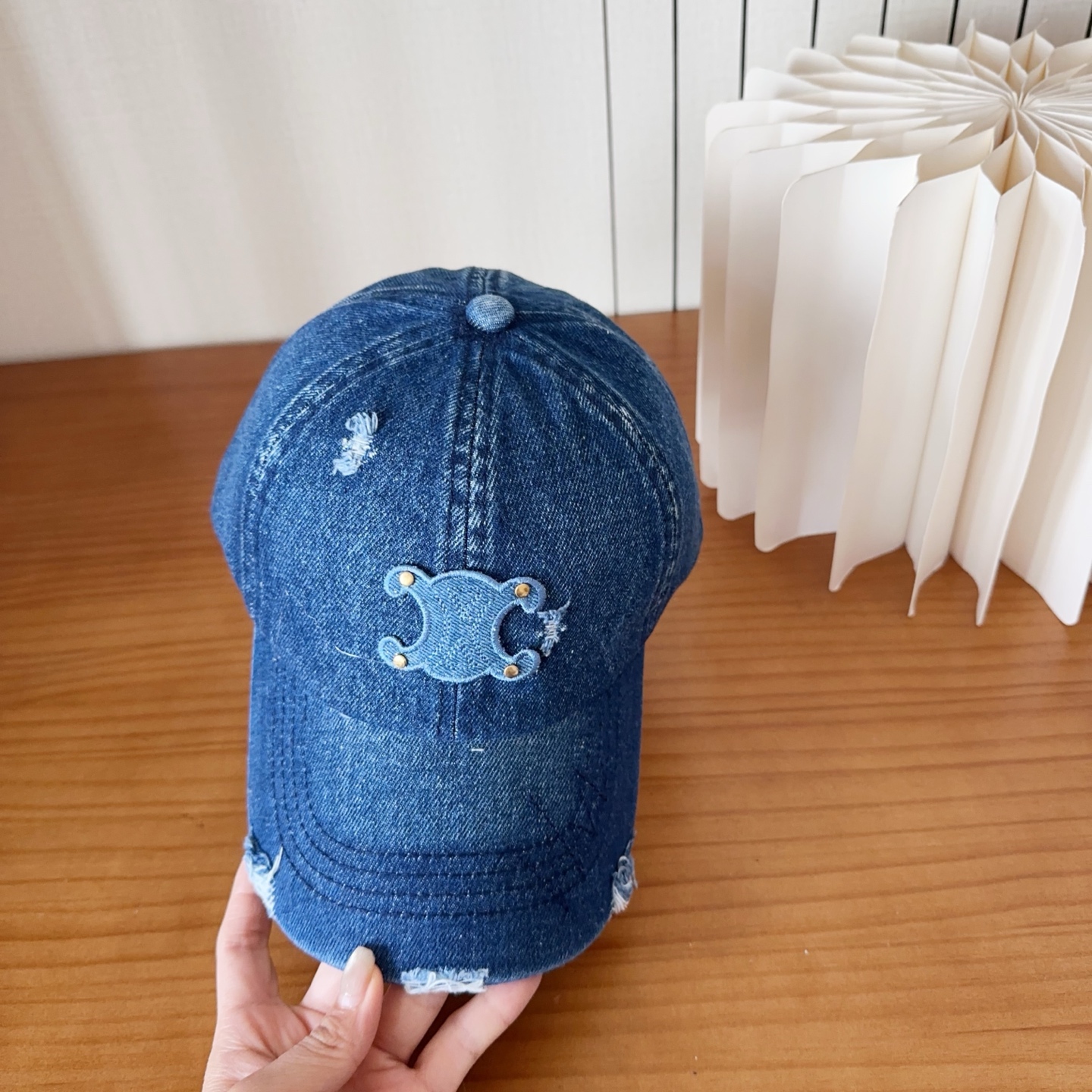 CELINE塞琳春夏走秀爆款棒球帽 原版定制，简约时尚，搭配同色T恤 简直不要太好看
