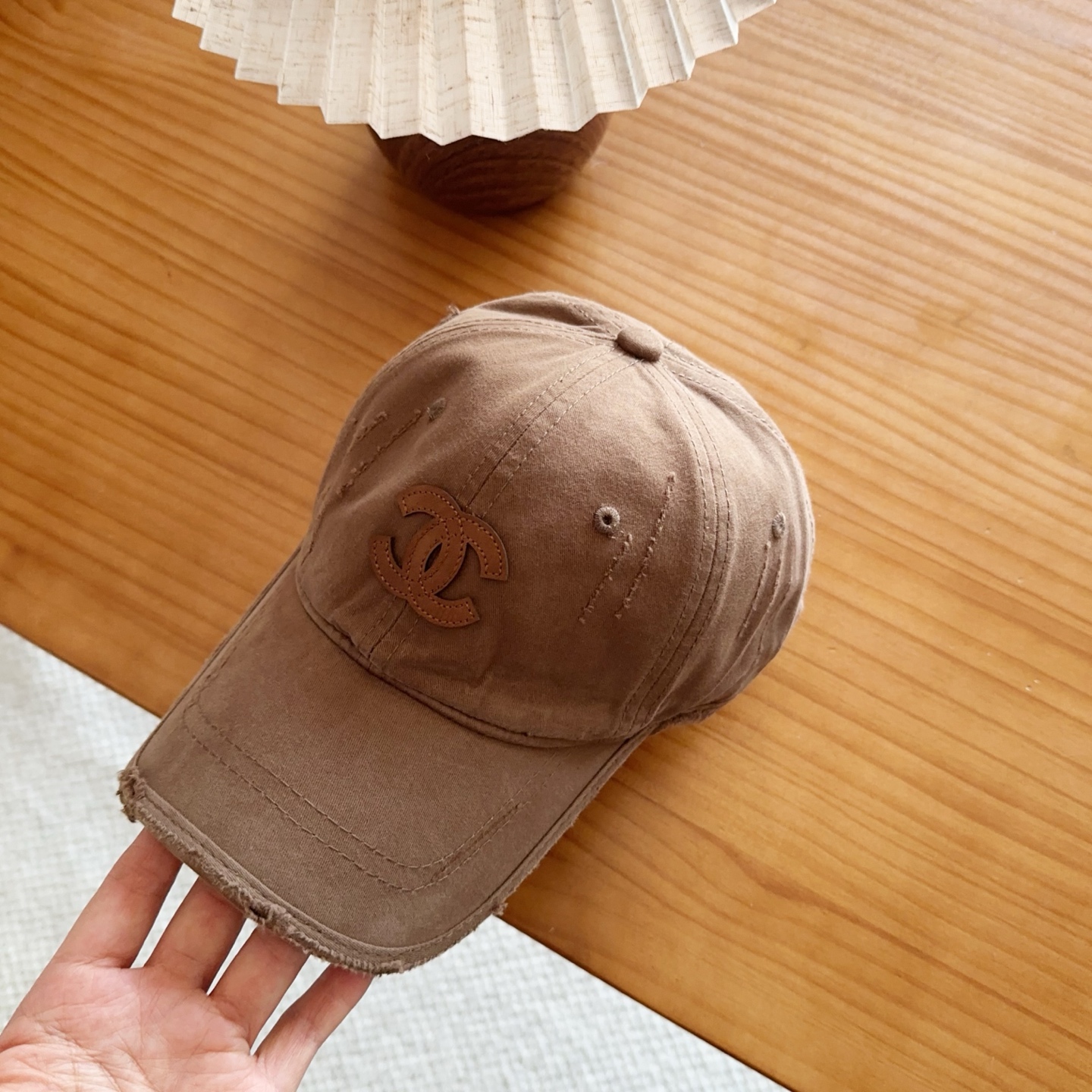香奈儿新款经典休闲潮流款 上架简约棒球帽🧢日韩风格，随便搭配都超好看！出门旅游，绝对要入手的一款