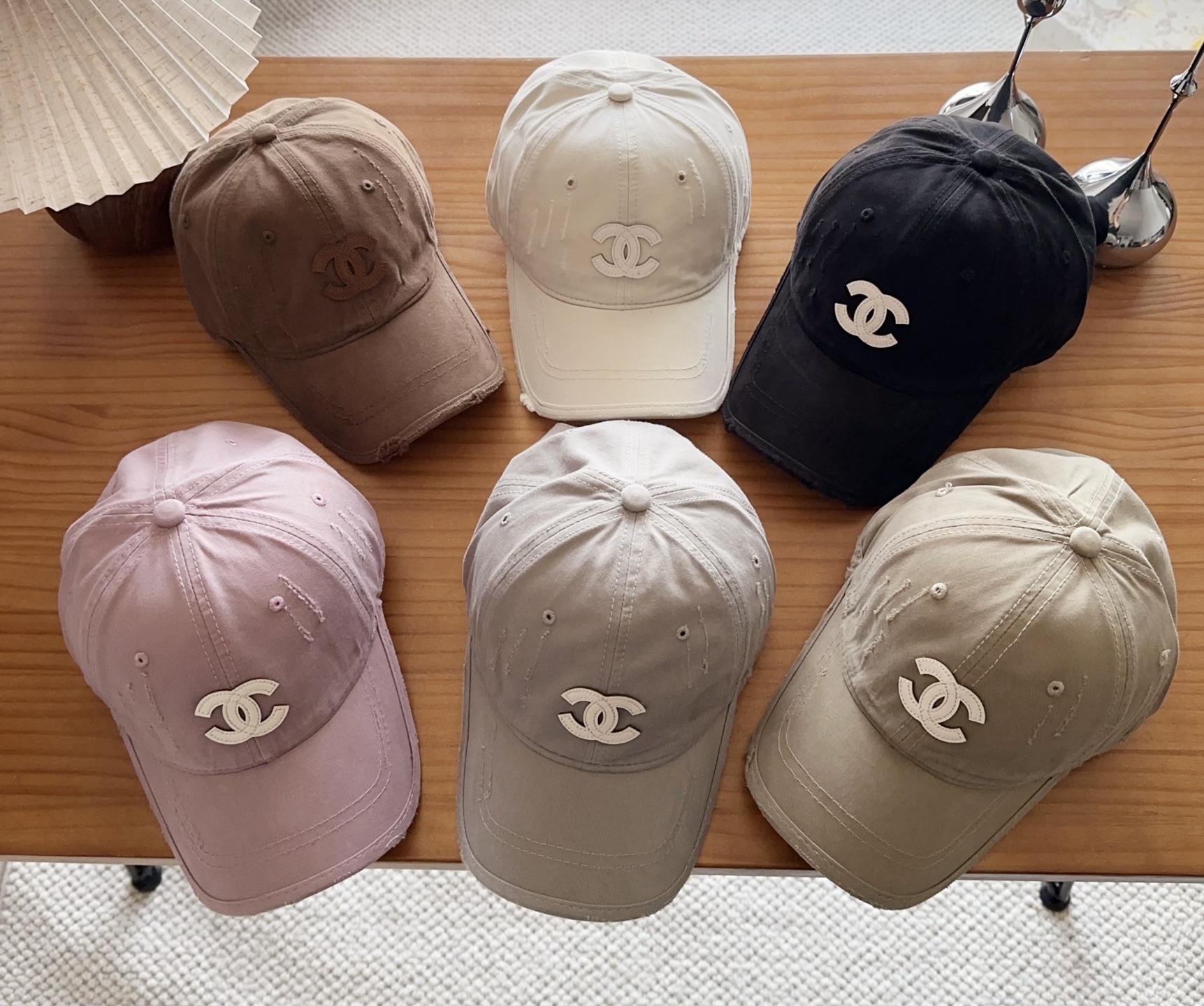 香奈儿新款经典休闲潮流款 上架简约棒球帽🧢日韩风格，随便搭配都超好看！出门旅游，绝对要入手的一款