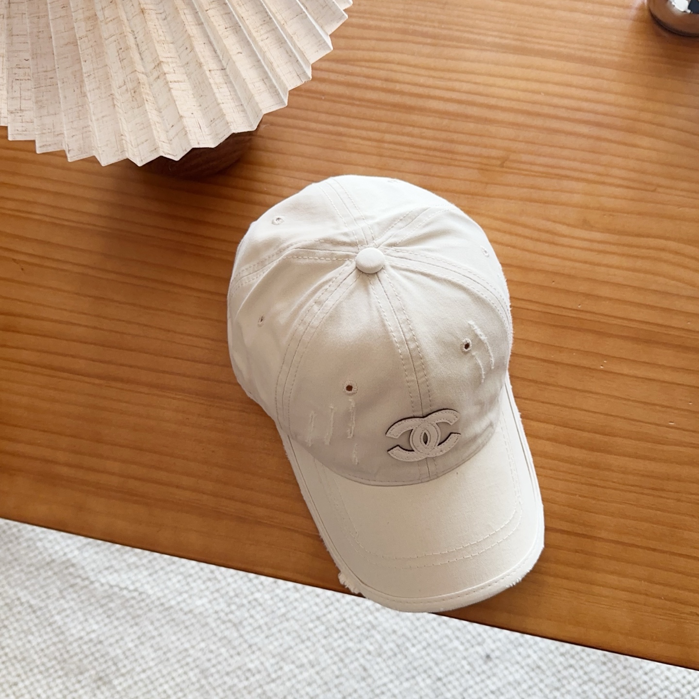香奈儿新款经典休闲潮流款 上架简约棒球帽🧢日韩风格，随便搭配都超好看！出门旅游，绝对要入手的一款
