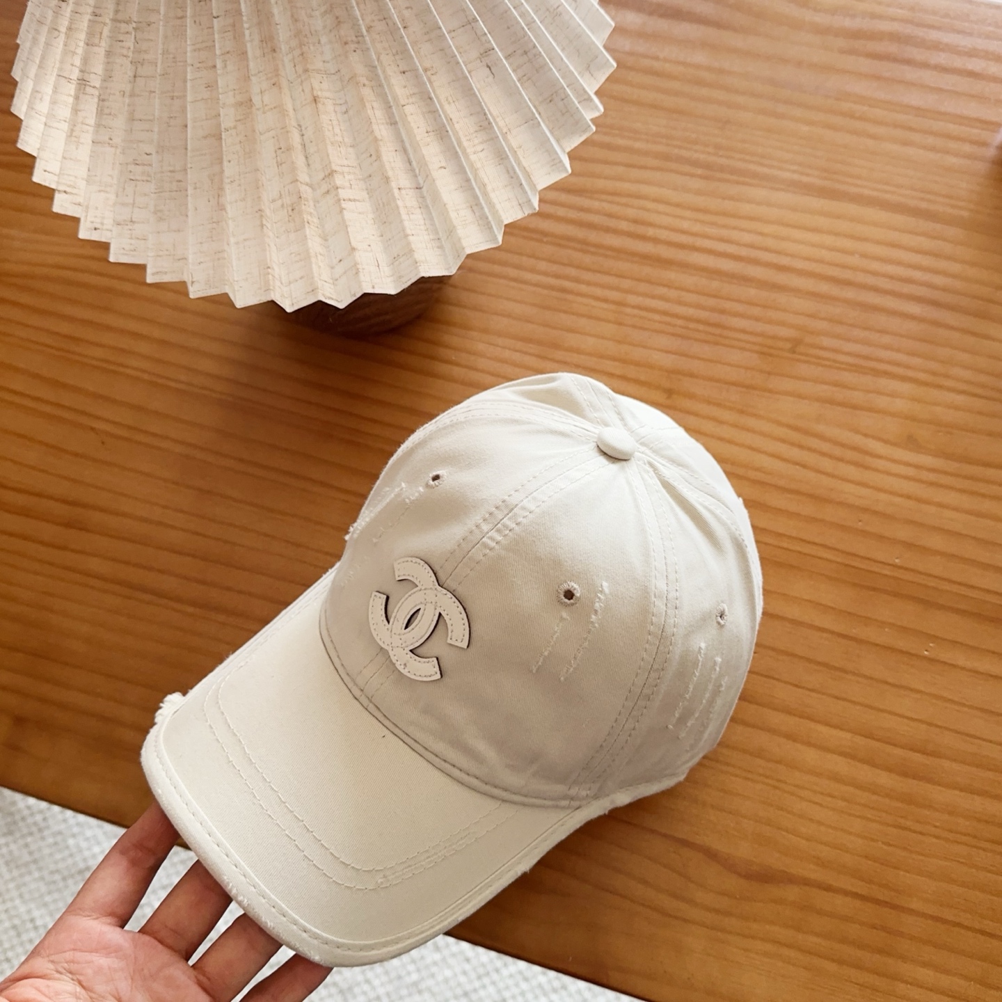 香奈儿新款经典休闲潮流款 上架简约棒球帽🧢日韩风格，随便搭配都超好看！出门旅游，绝对要入手的一款