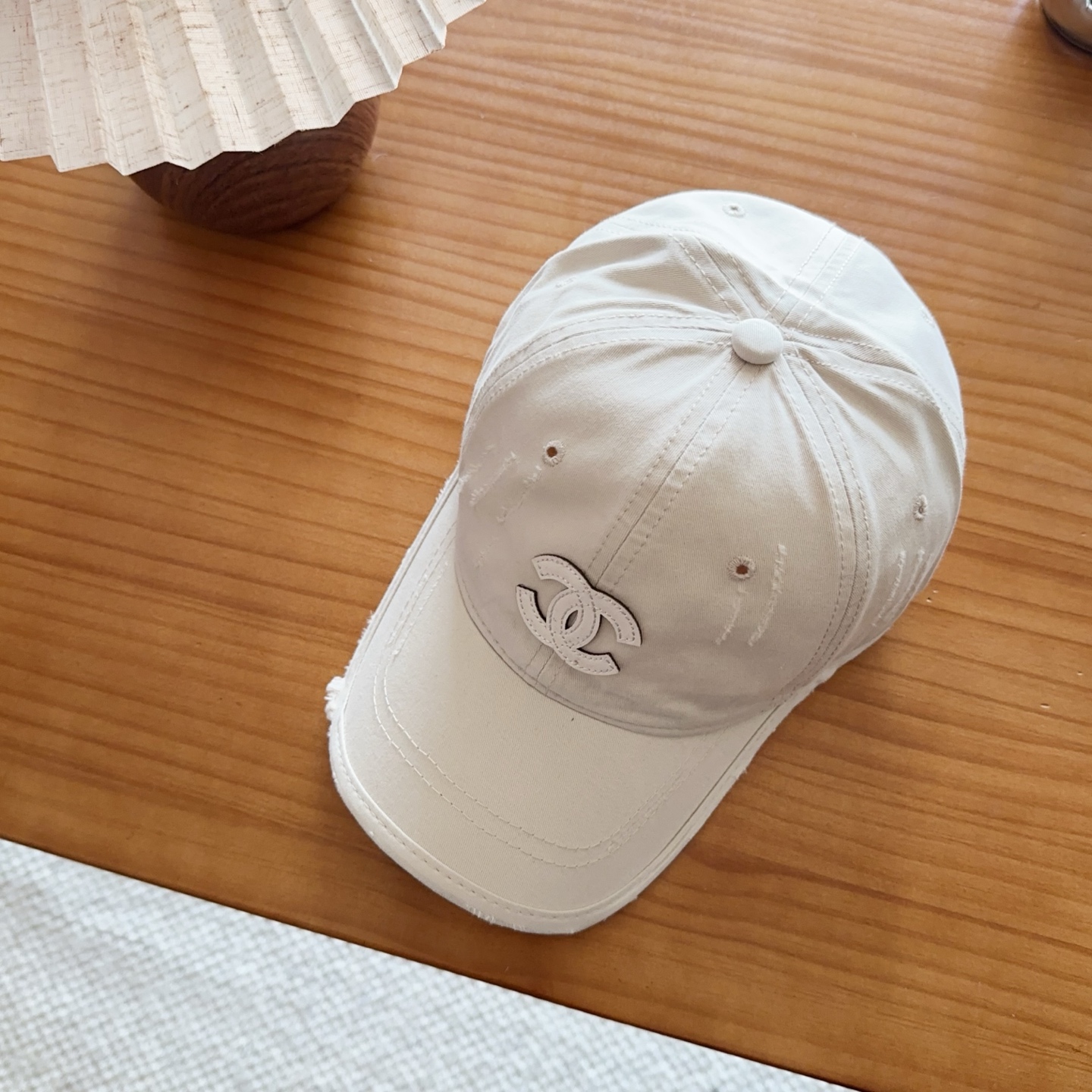 香奈儿新款经典休闲潮流款 上架简约棒球帽🧢日韩风格，随便搭配都超好看！出门旅游，绝对要入手的一款